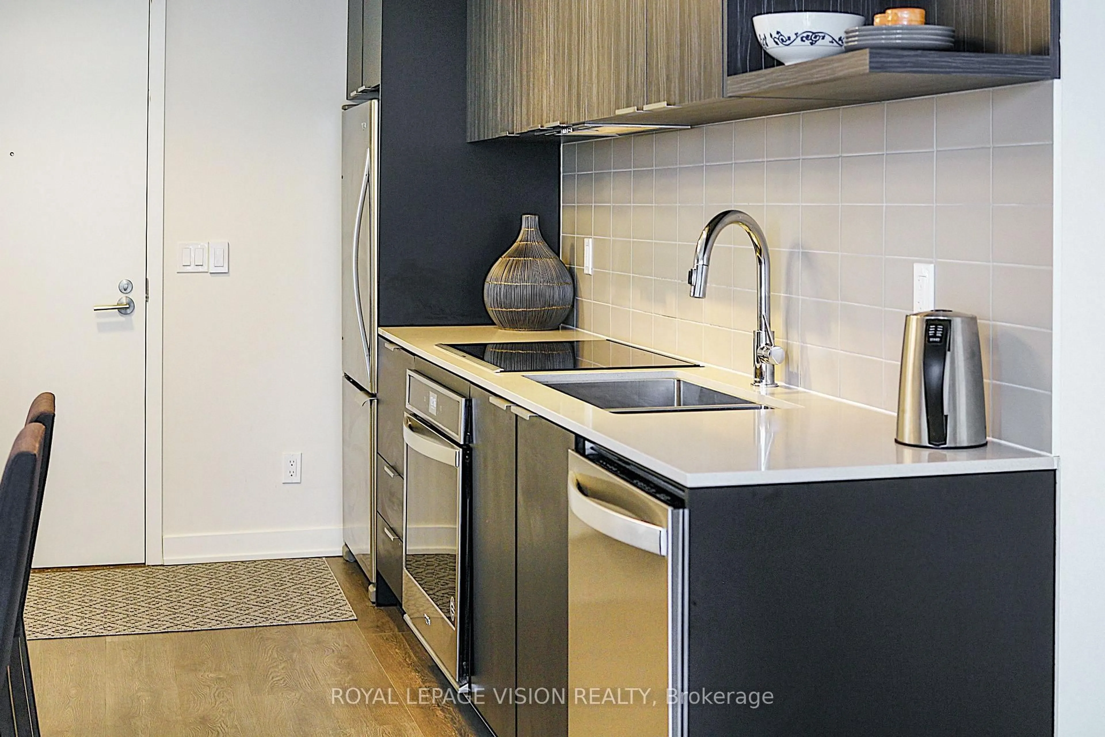 Unknown for 6 Sonic Way #N1808, Toronto Ontario M3C 0P1