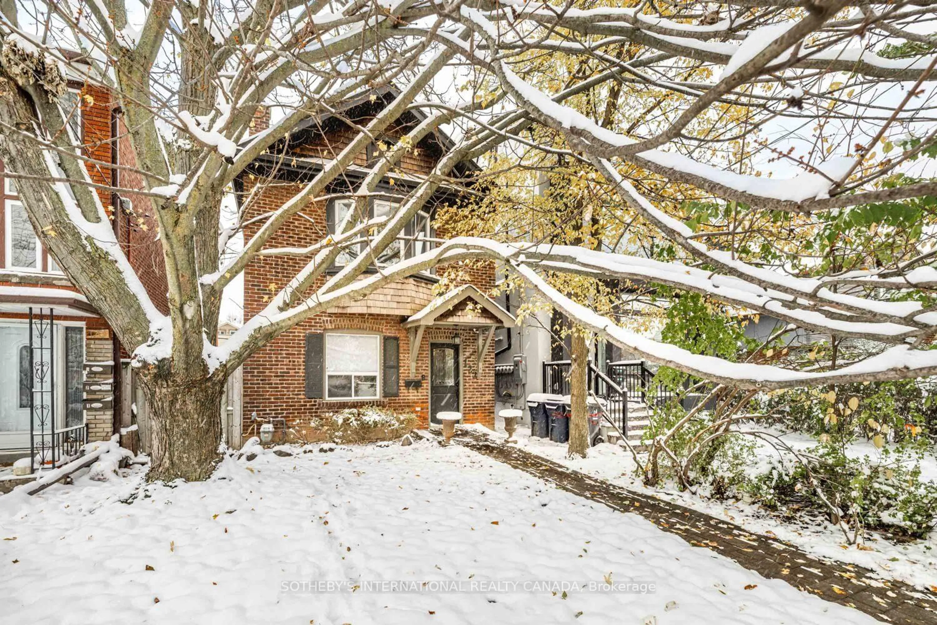 Unknown for 122 Kenwood Ave, Toronto Ontario M6C 2S3