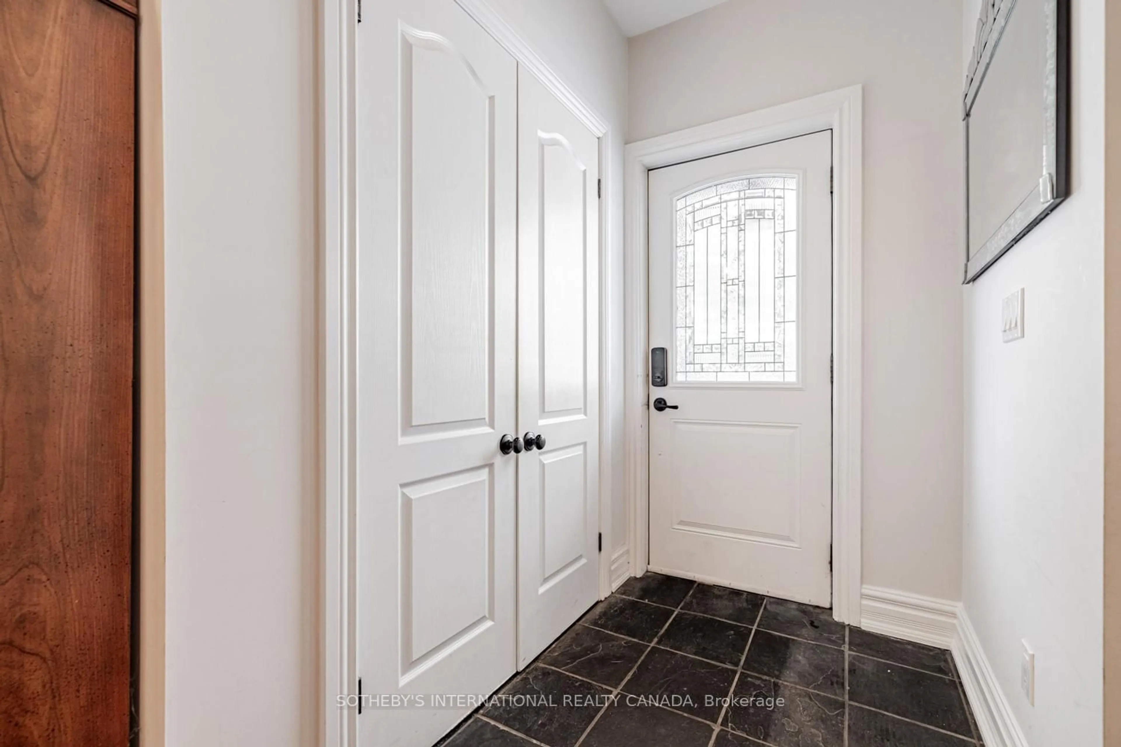 Indoor entryway for 122 Kenwood Ave, Toronto Ontario M6C 2S3