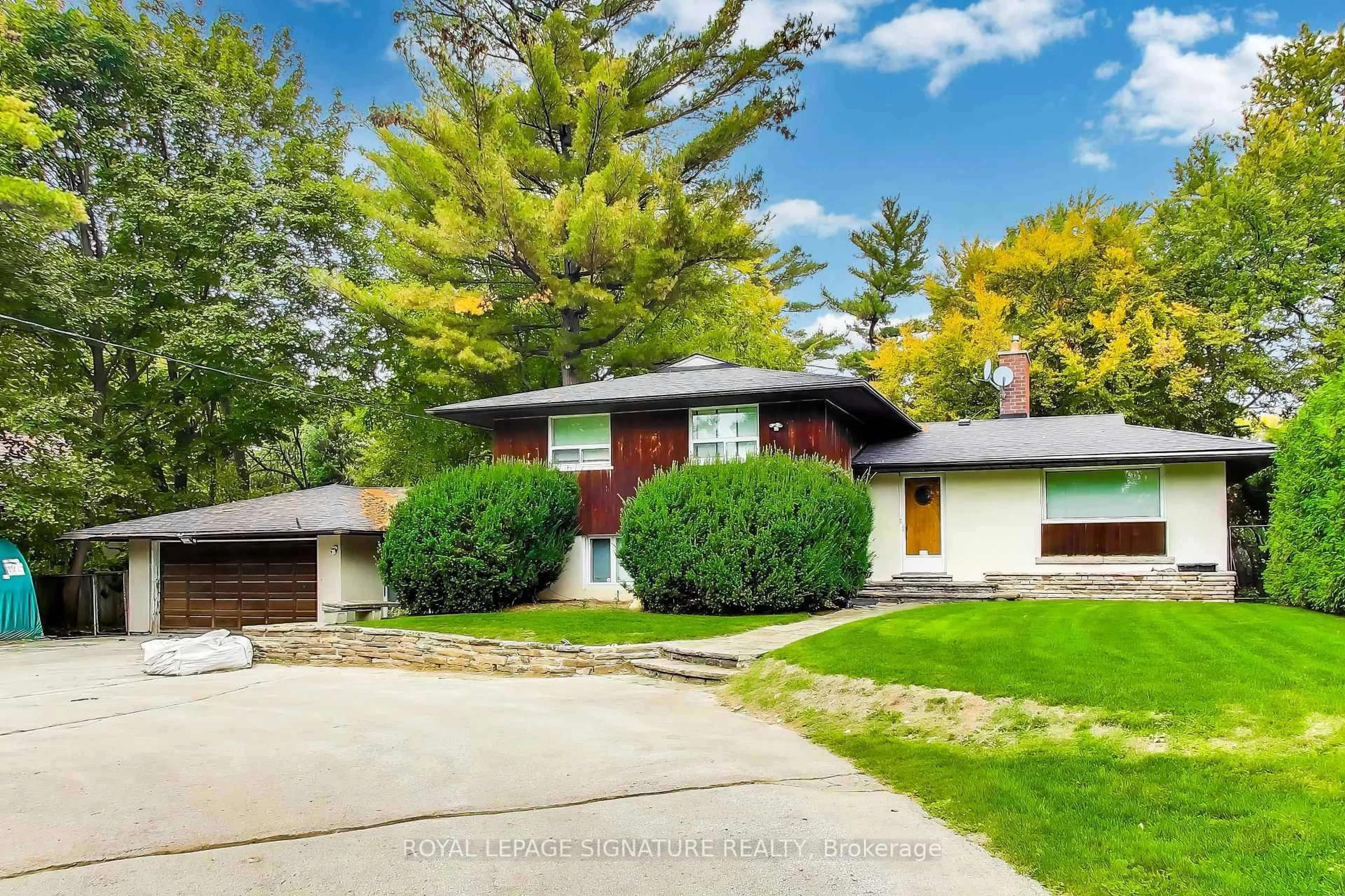 Home with vinyl exterior material, street for 358 Spring Garden Ave, Toronto Ontario M2N 5J7