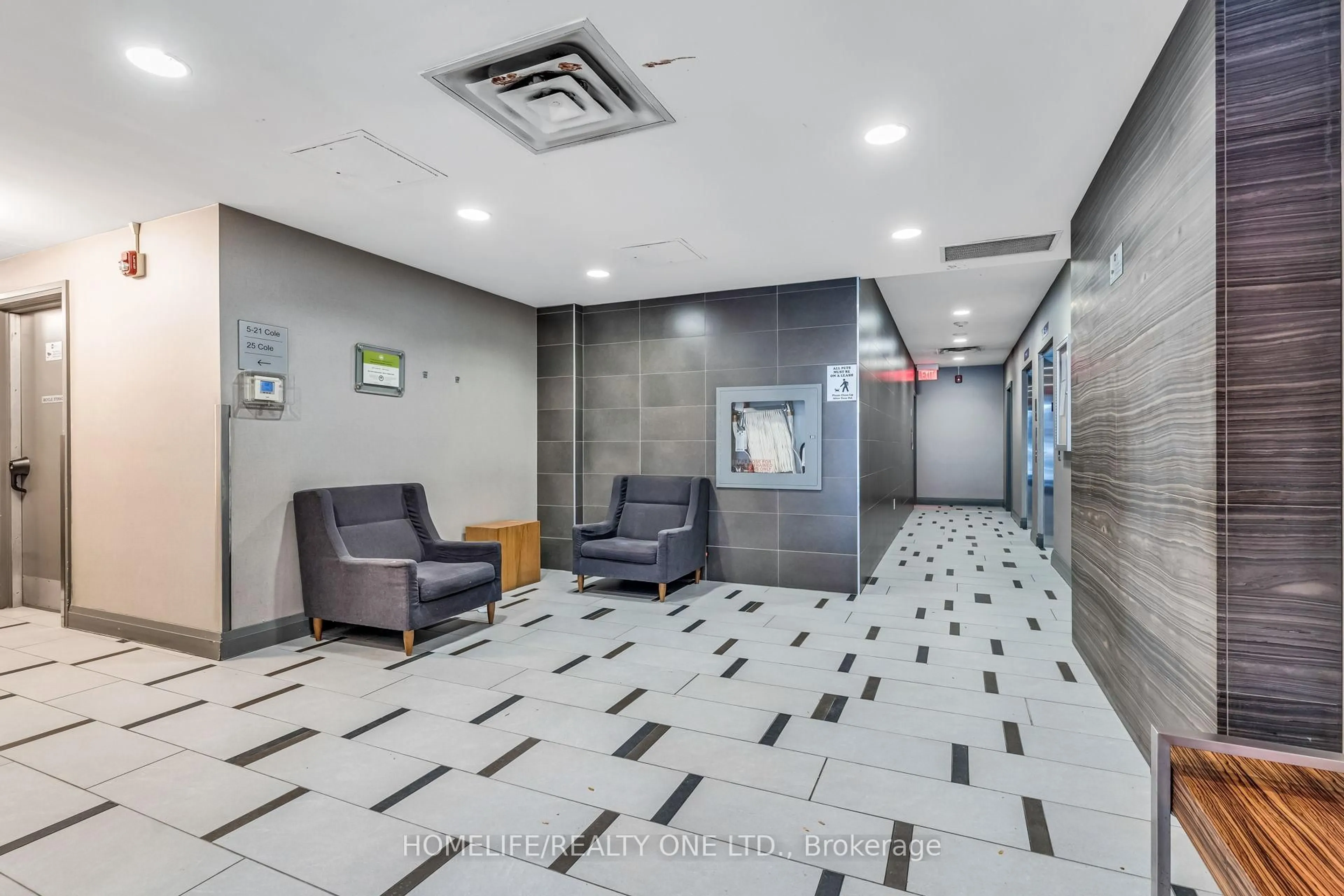 Indoor foyer for 1 Cole St #809, Toronto Ontario M5A 4M2