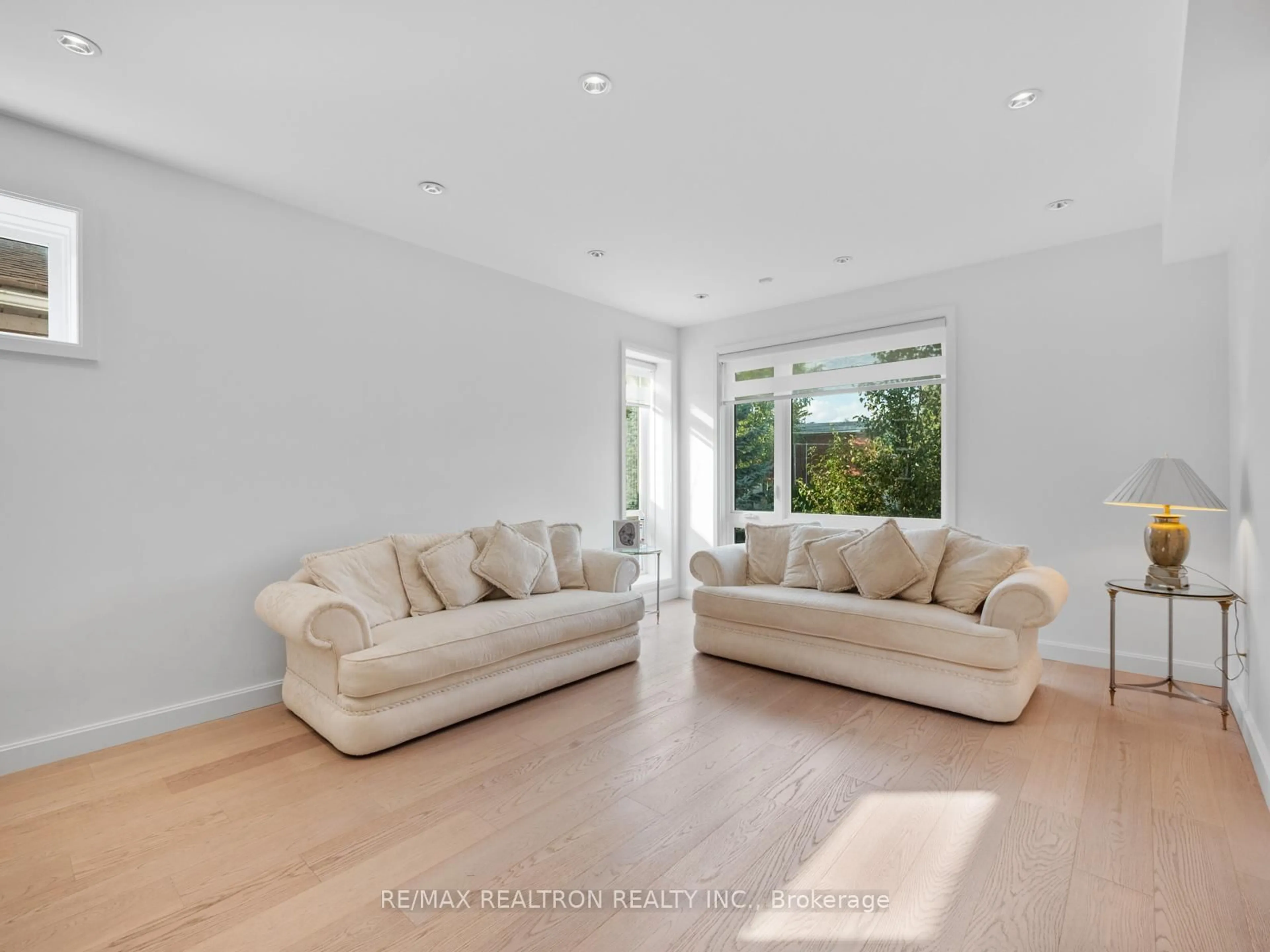 Living room with furniture, unknown for 240 Maxwell St, Toronto Ontario M3H 5B7