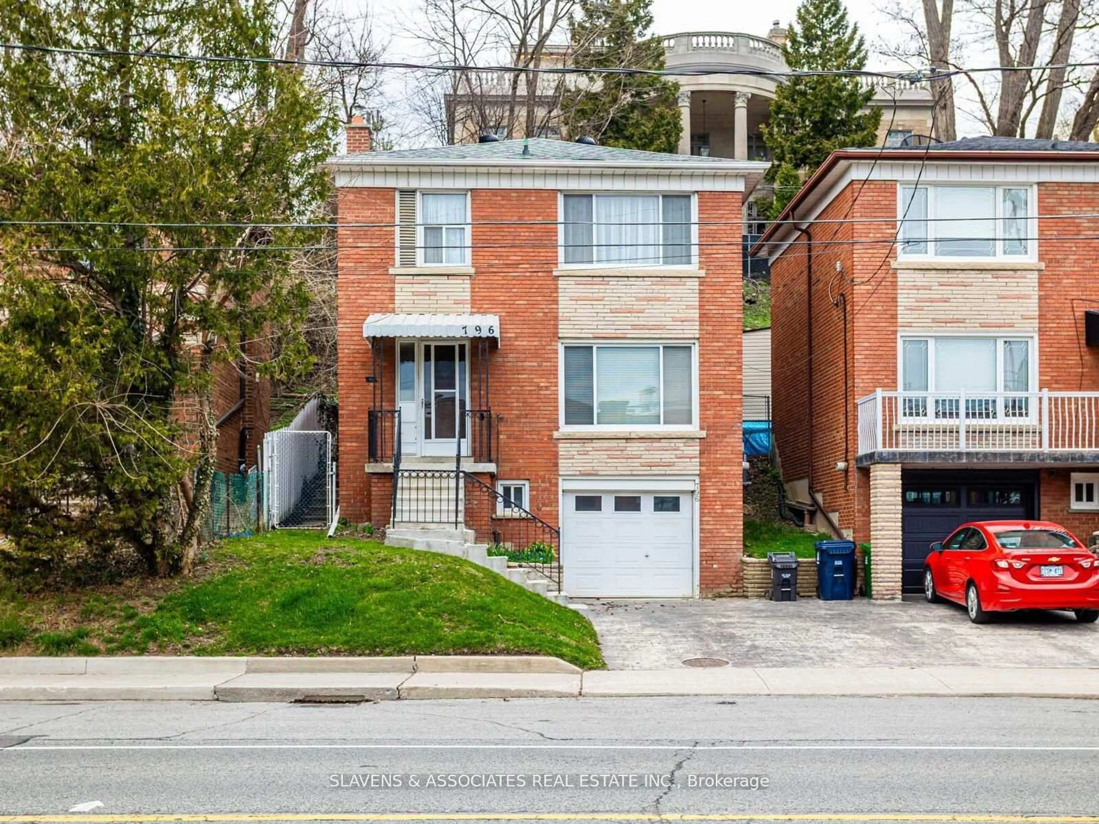 Home with brick exterior material, street for 796 Davenport Rd, Toronto Ontario M6G 2B3