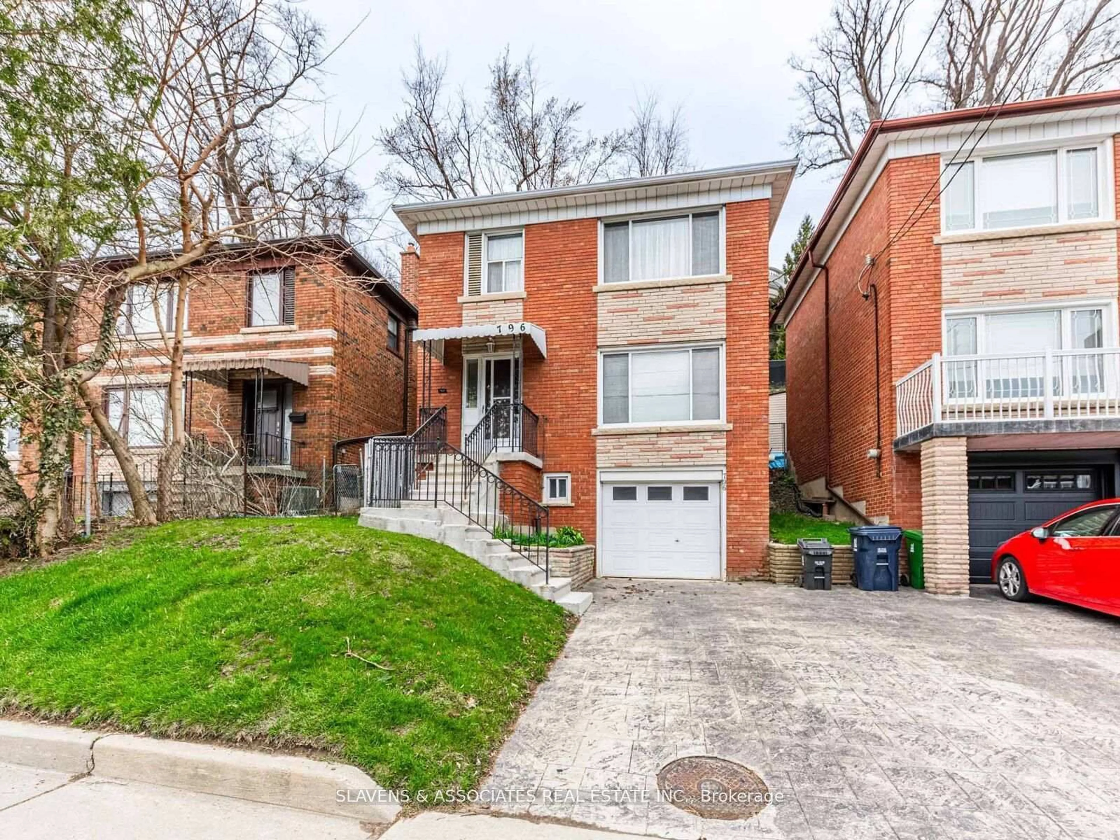 Home with brick exterior material, street for 796 Davenport Rd, Toronto Ontario M6G 2B3