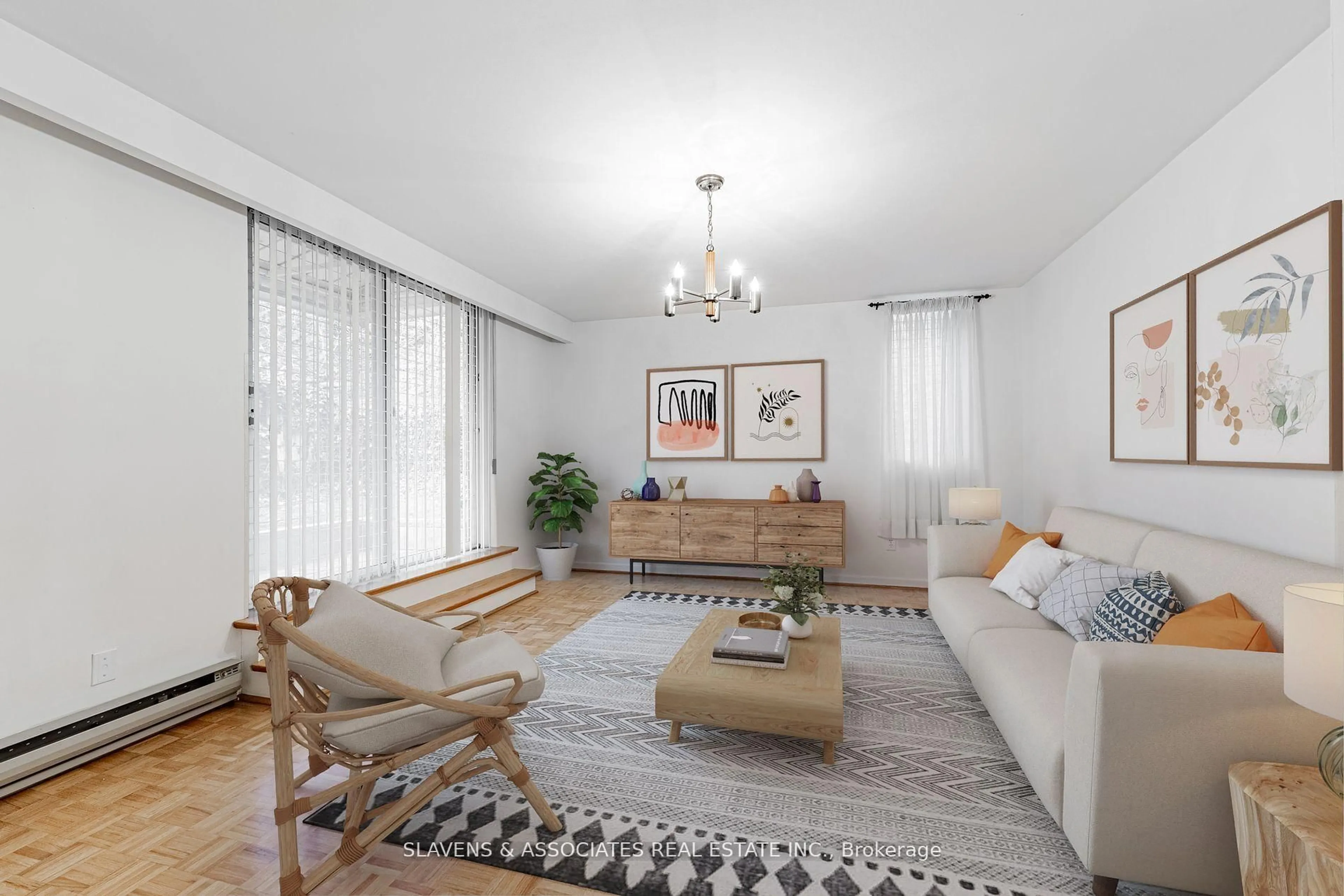 Living room with furniture, unknown for 796 Davenport Rd, Toronto Ontario M6G 2B3