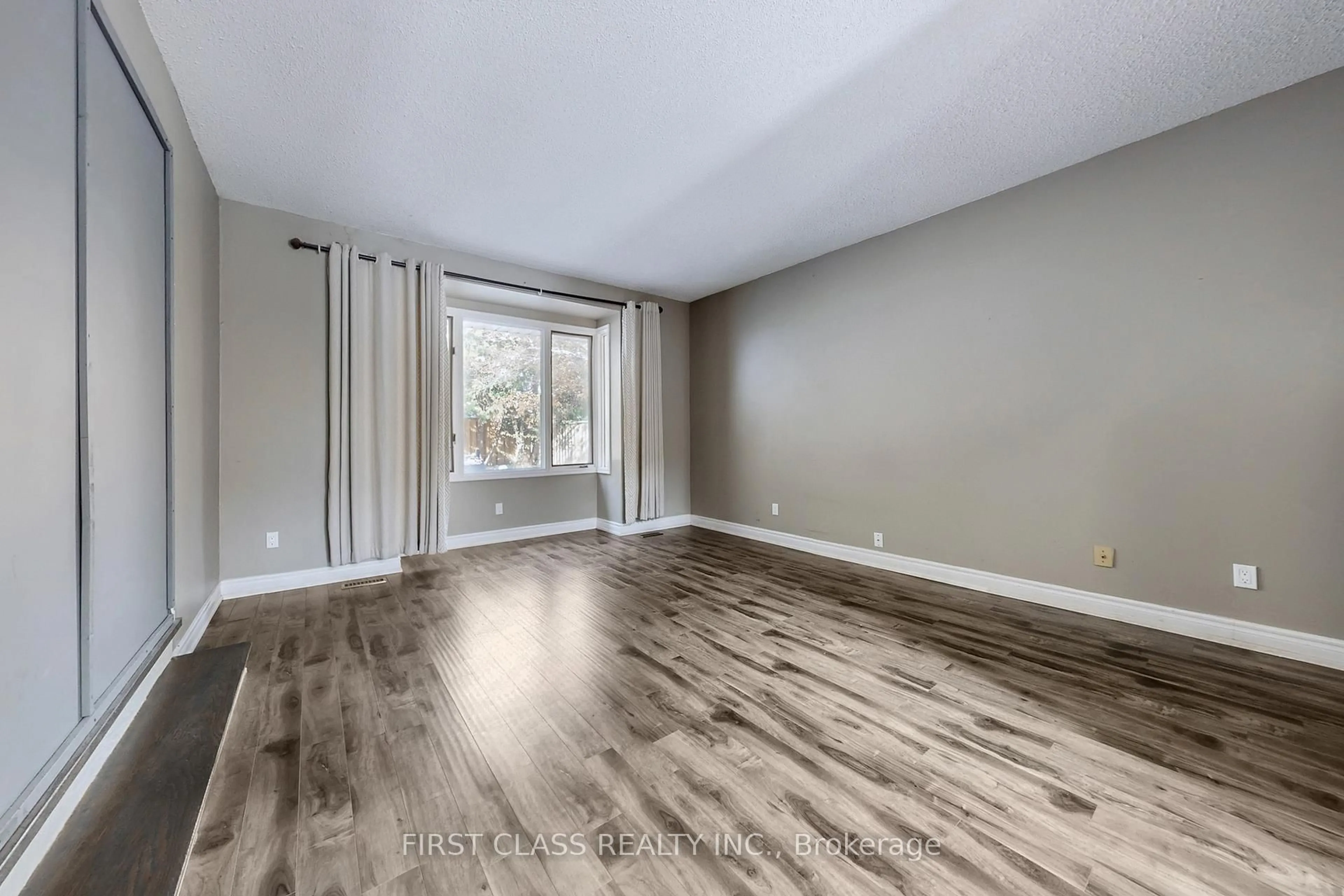 A pic of a room for 8 Fernside Crt, Toronto Ontario M2N 6A1