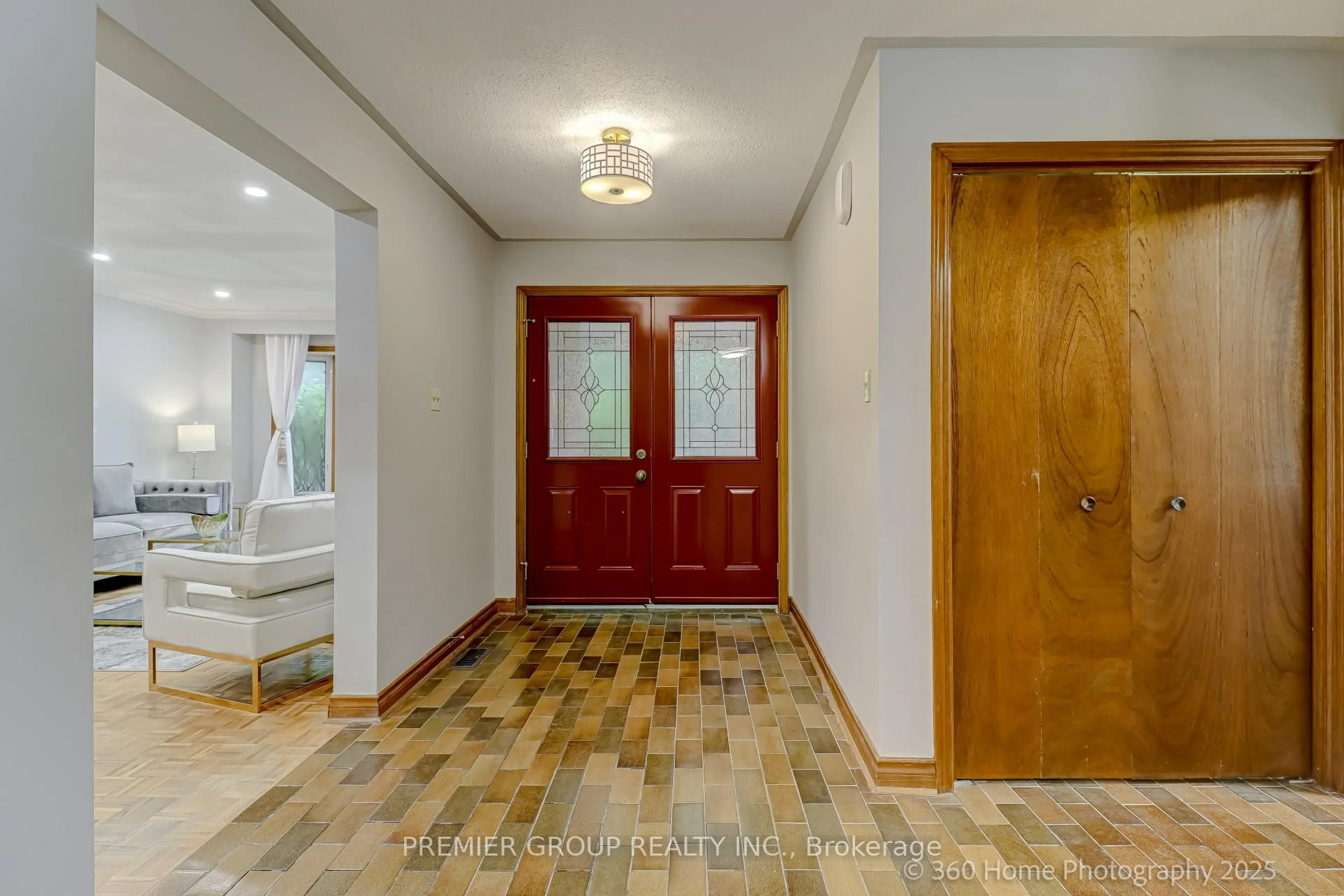 Indoor entryway for 173 Faywood Blvd, Toronto Ontario M3H 2Y1