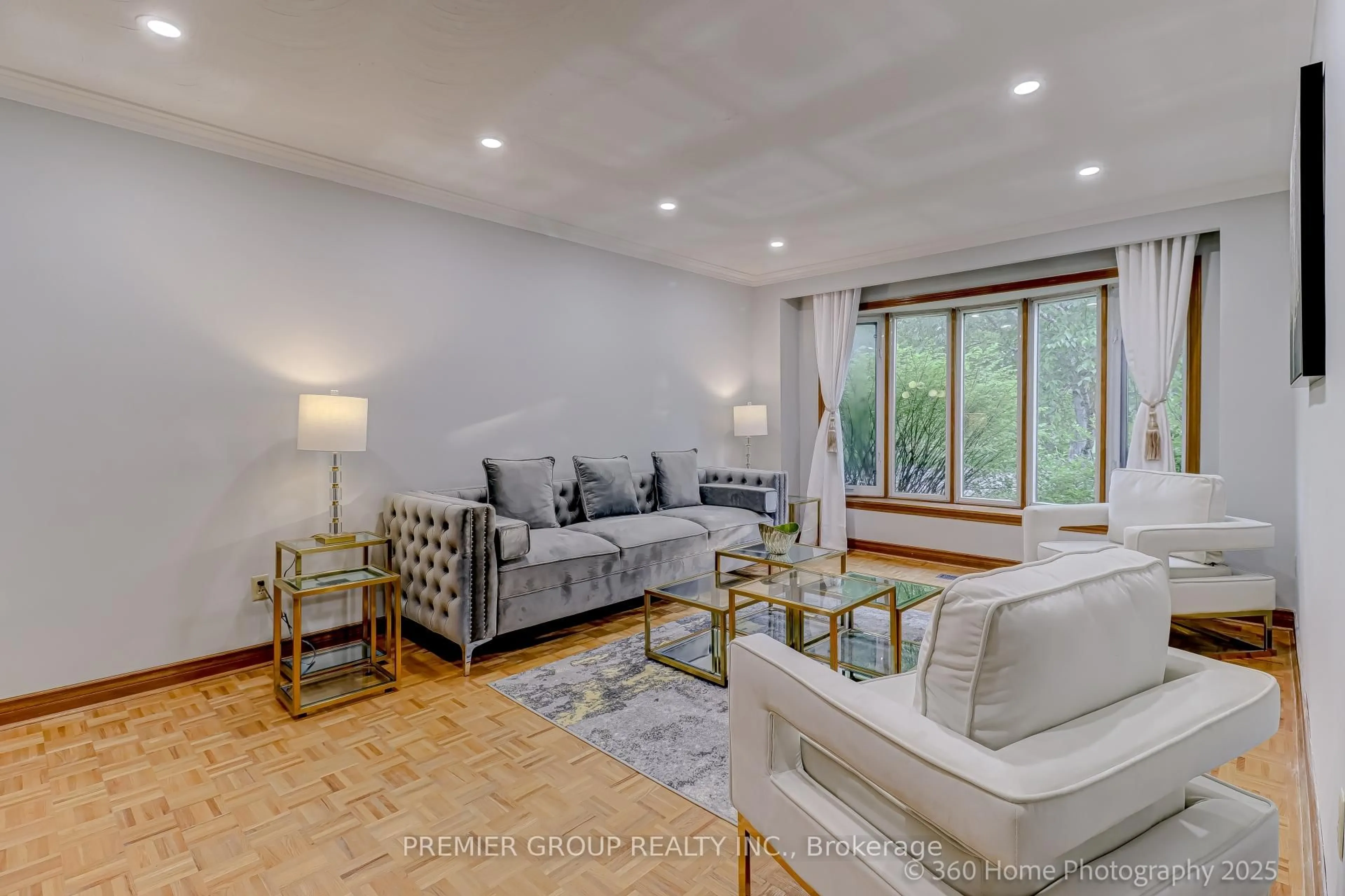 Living room with furniture, unknown for 173 Faywood Blvd, Toronto Ontario M3H 2Y1