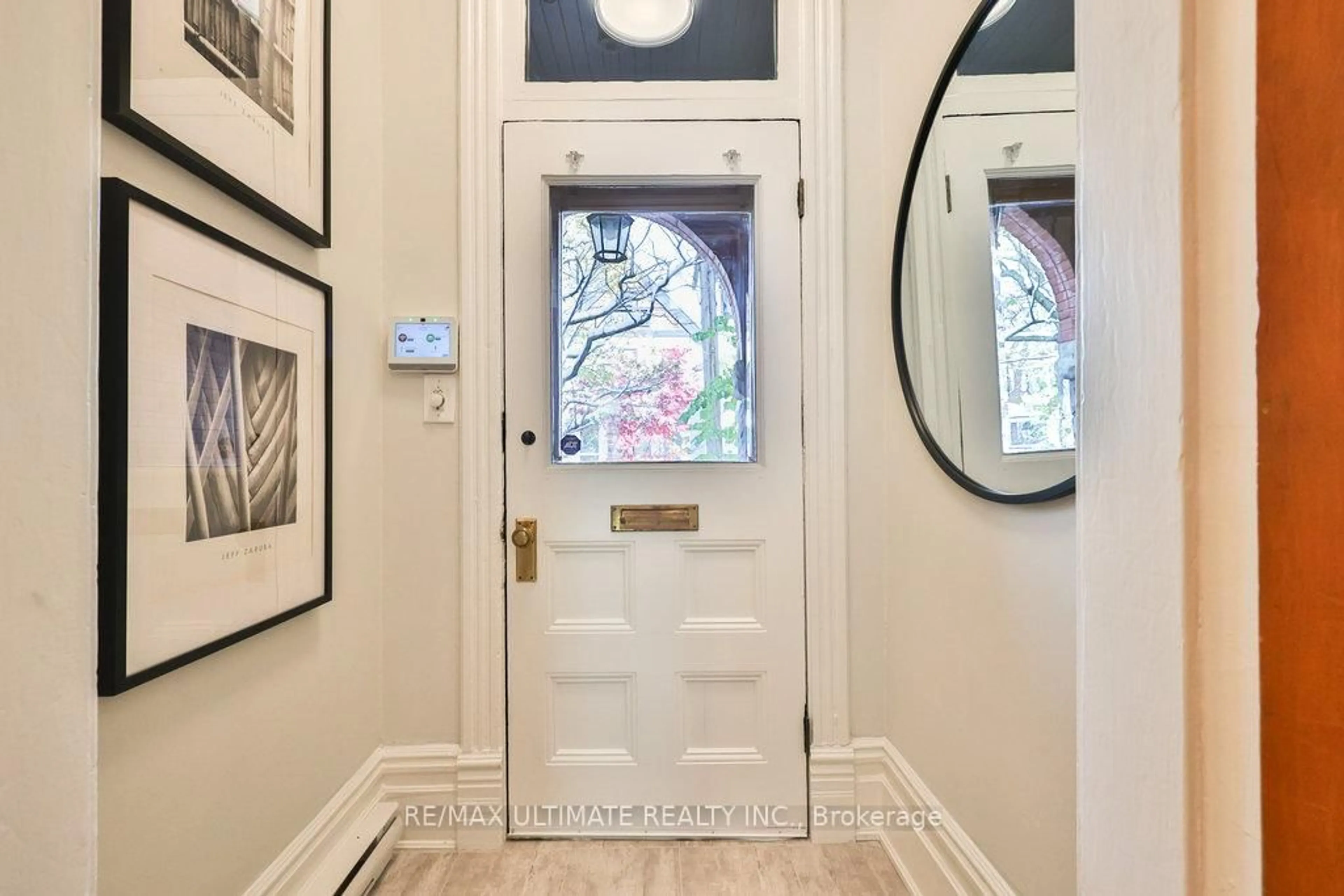 Indoor entryway for 39 Macpherson Ave, Toronto Ontario M5R 1W7