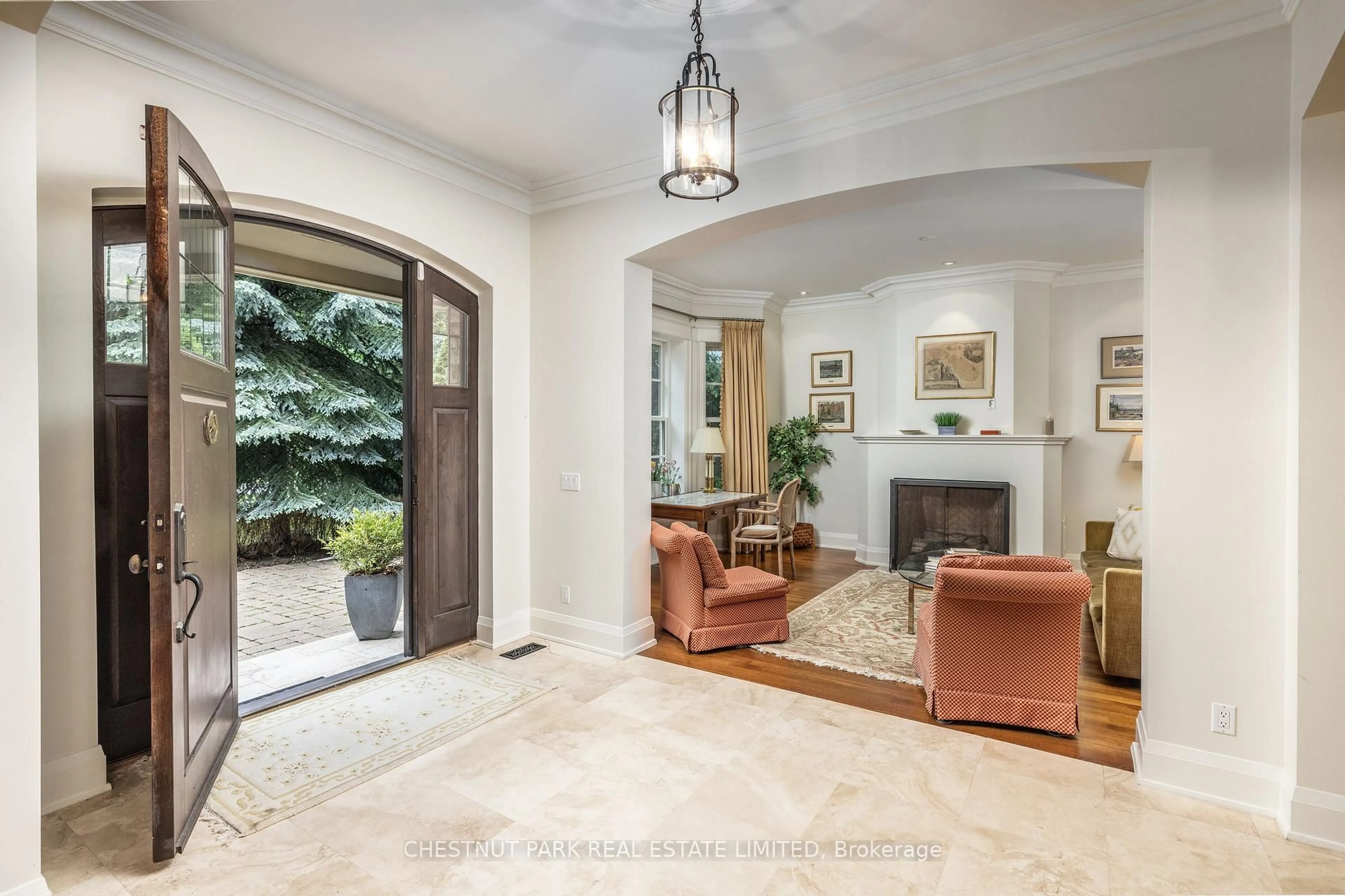 Indoor entryway for 340 Spring Garden Ave, Toronto Ontario M2N 3H5