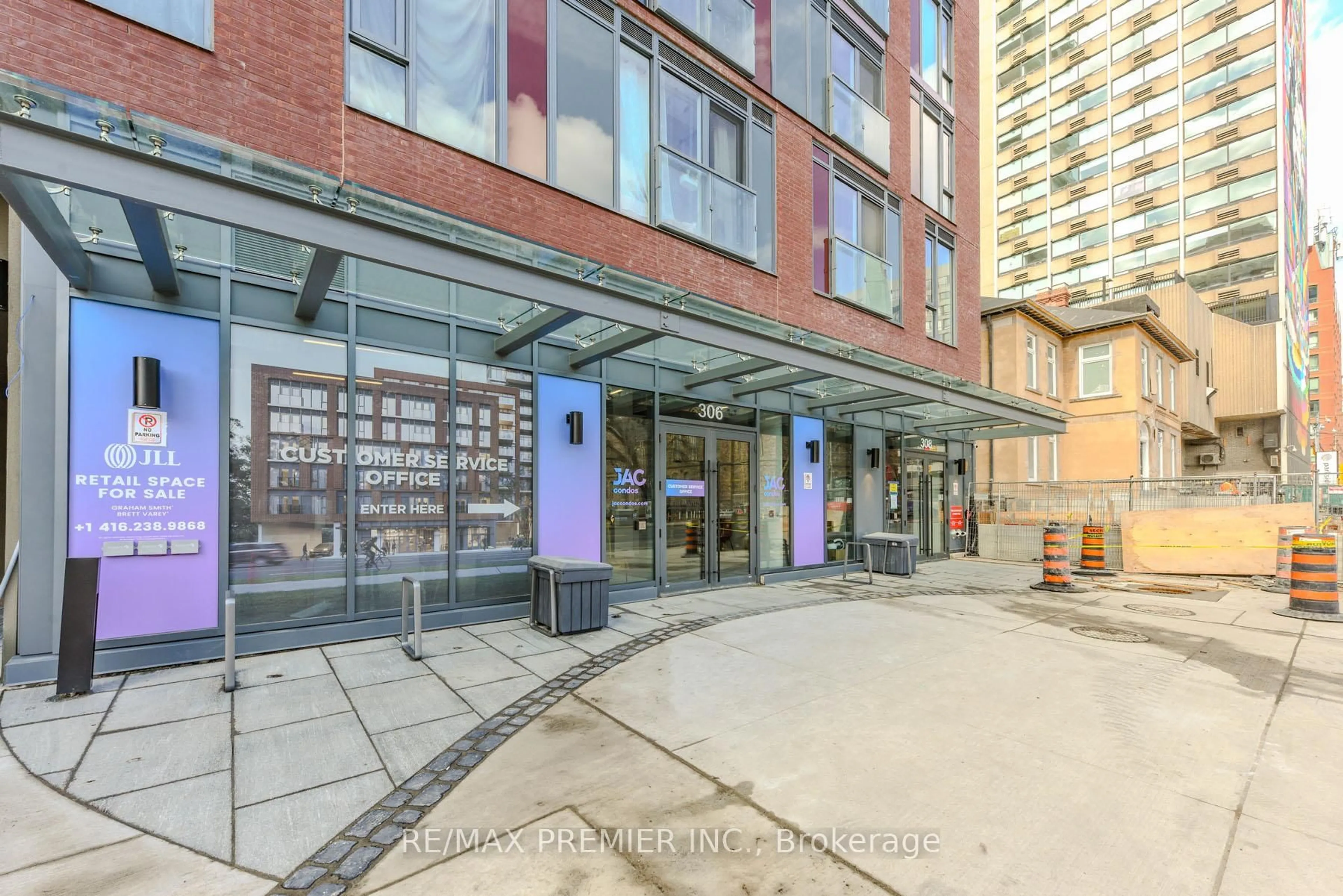 Indoor foyer for 308 Jarvis St #914, Toronto Ontario M5B 0E3