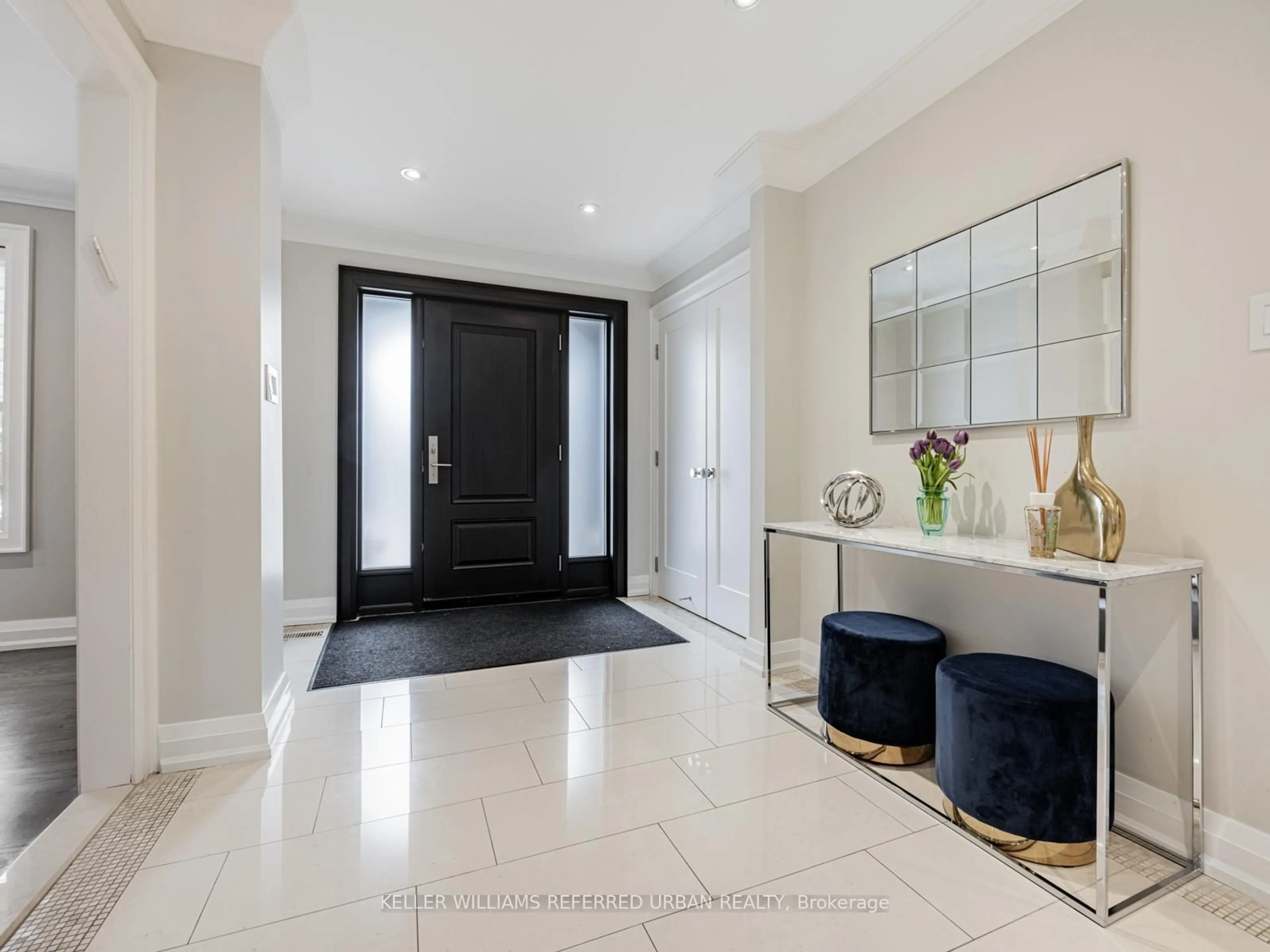 Indoor entryway for 51 Brucewood Cres, Toronto Ontario M6A 2G7