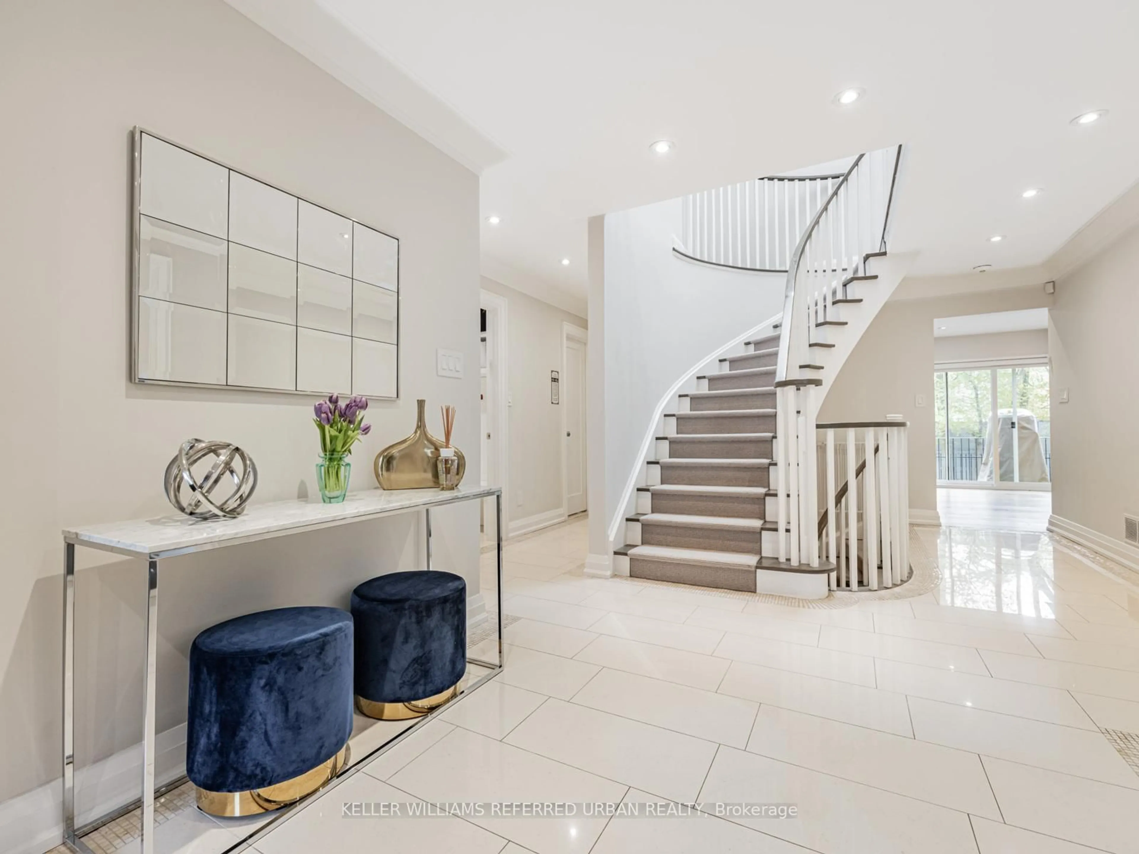 Indoor entryway for 51 Brucewood Cres, Toronto Ontario M6A 2G7