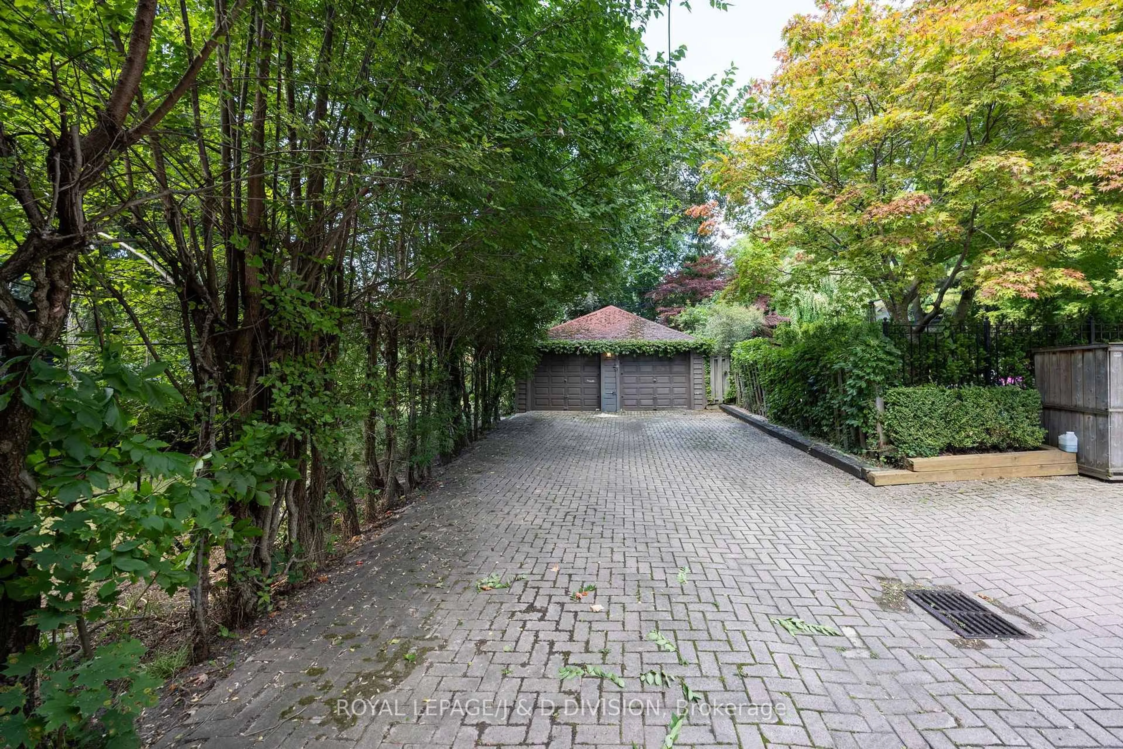 Patio, street for 308 Oriole Pkwy, Toronto Ontario M5P 2H5