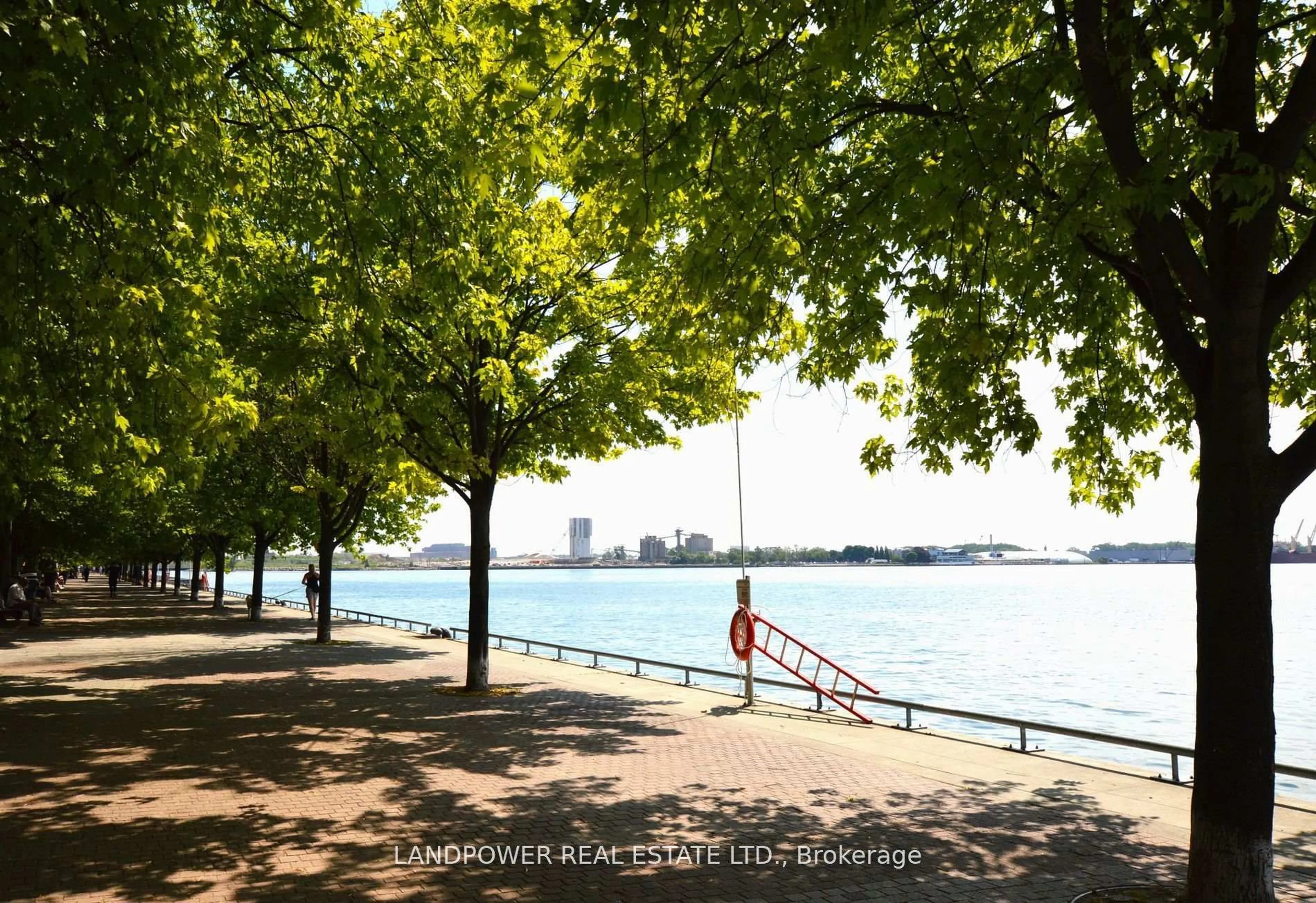 Blurry image for 15 Merchants' Wharf #434, Toronto Ontario M5A 0N8