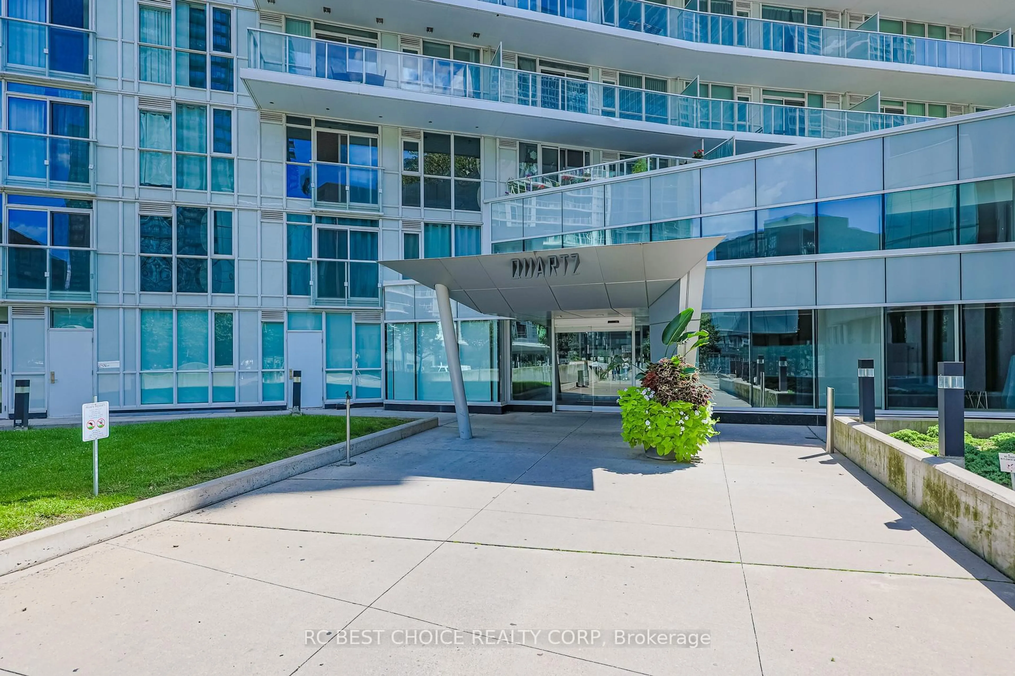 Indoor foyer for 75 Queens Wharf Rd #616, Toronto Ontario M5V 0J8