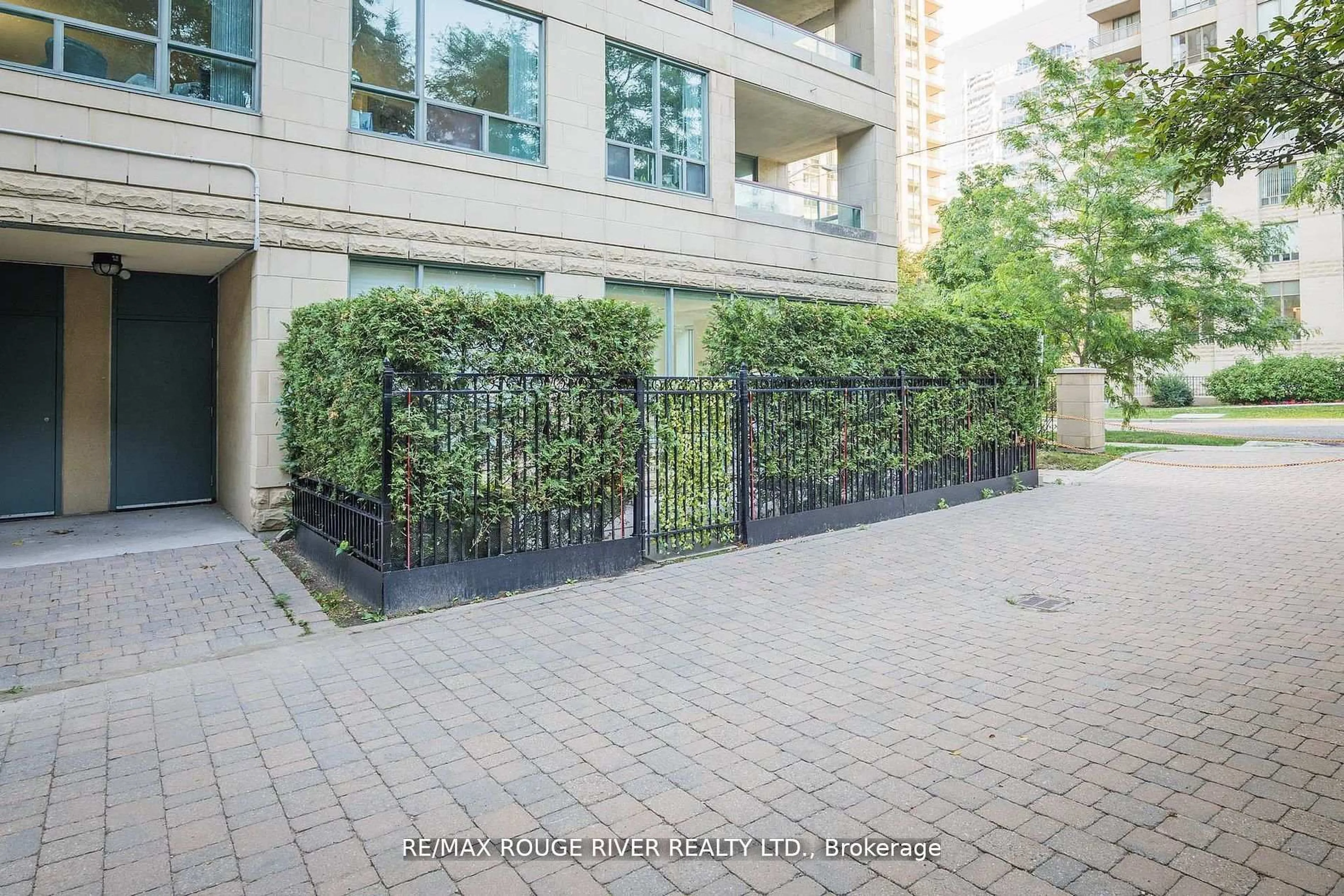 Patio, street for 238 Doris Ave #109, Toronto Ontario M2N 6W1