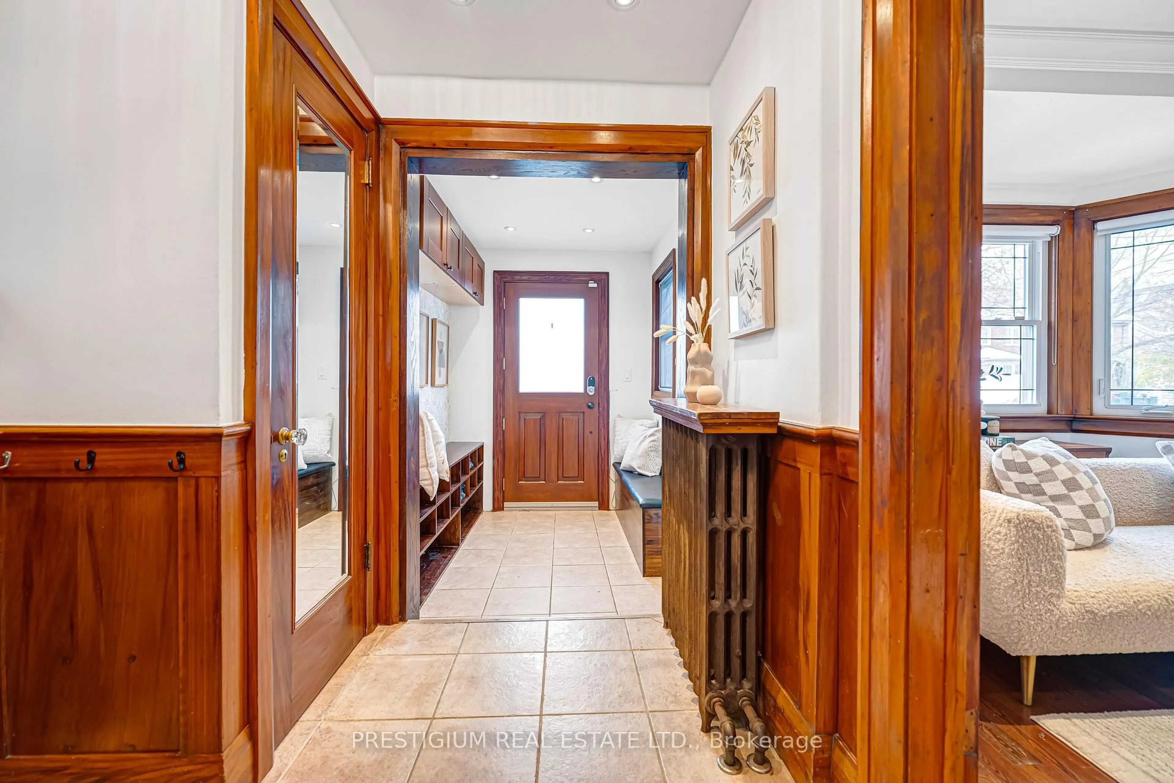 Indoor foyer for 163 Deloraine Ave, Toronto Ontario M5M 2B1