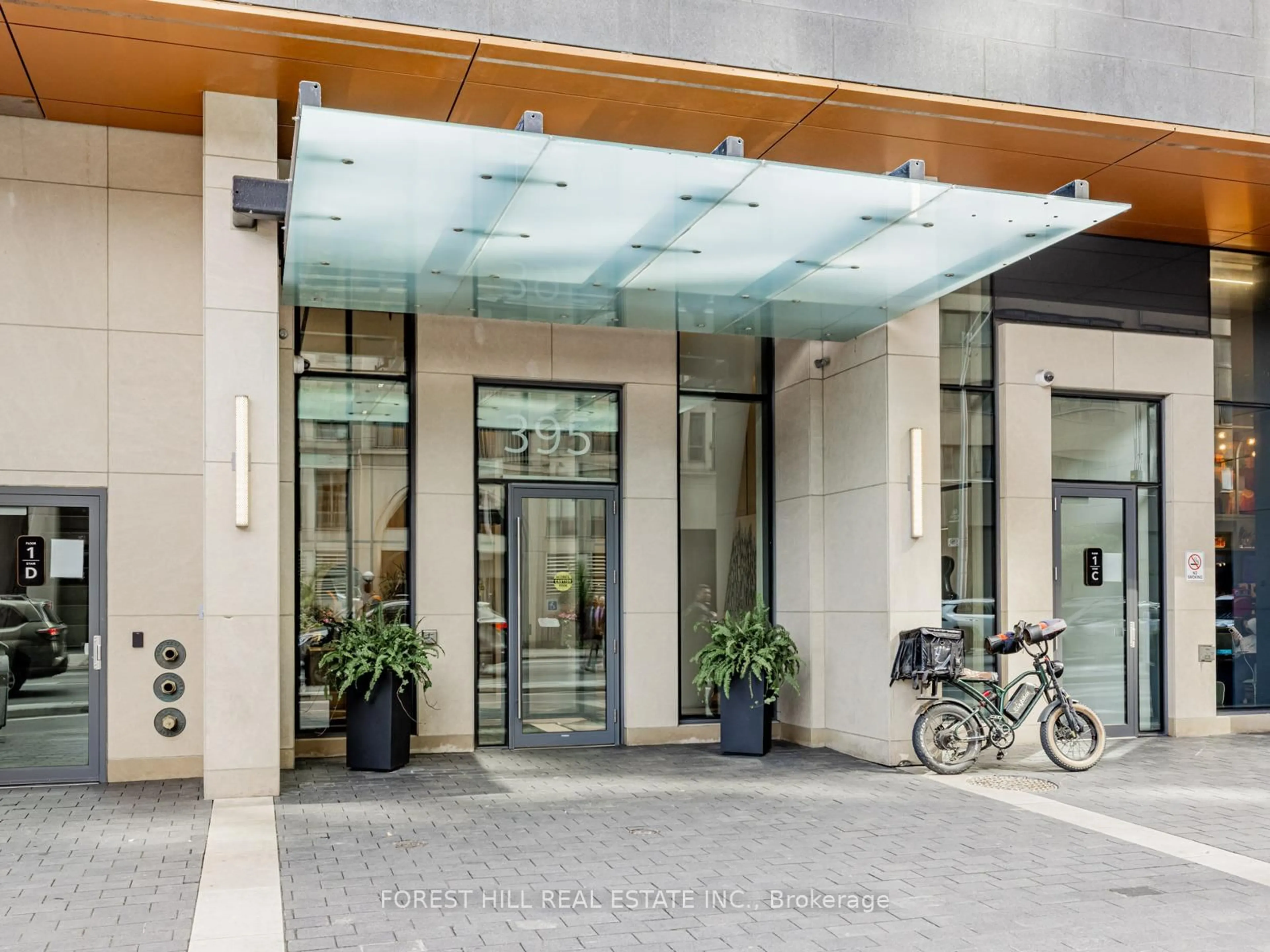 Indoor foyer for 395 Bloor St #1711, Toronto Ontario M4W 0B4