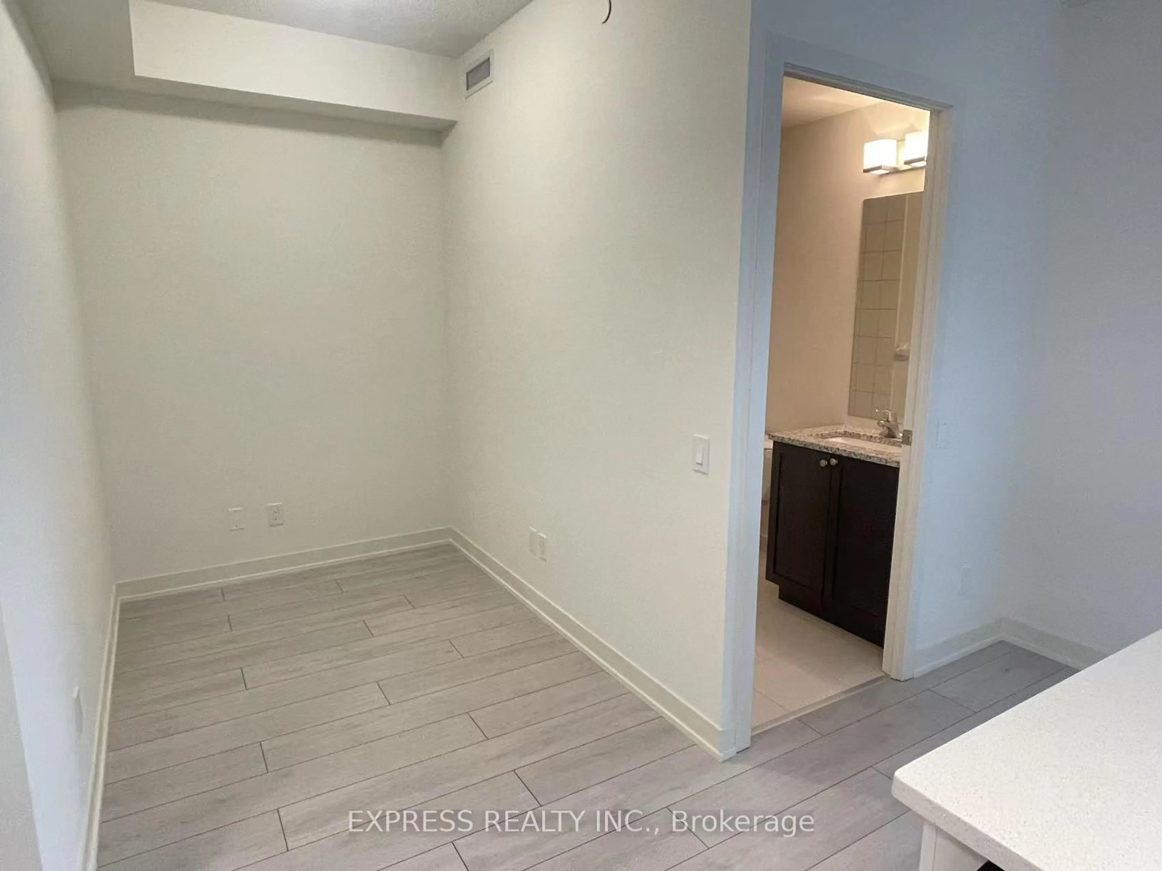 A pic of a room for 4955 Yonge St #1811, Toronto Ontario M2N 0L8
