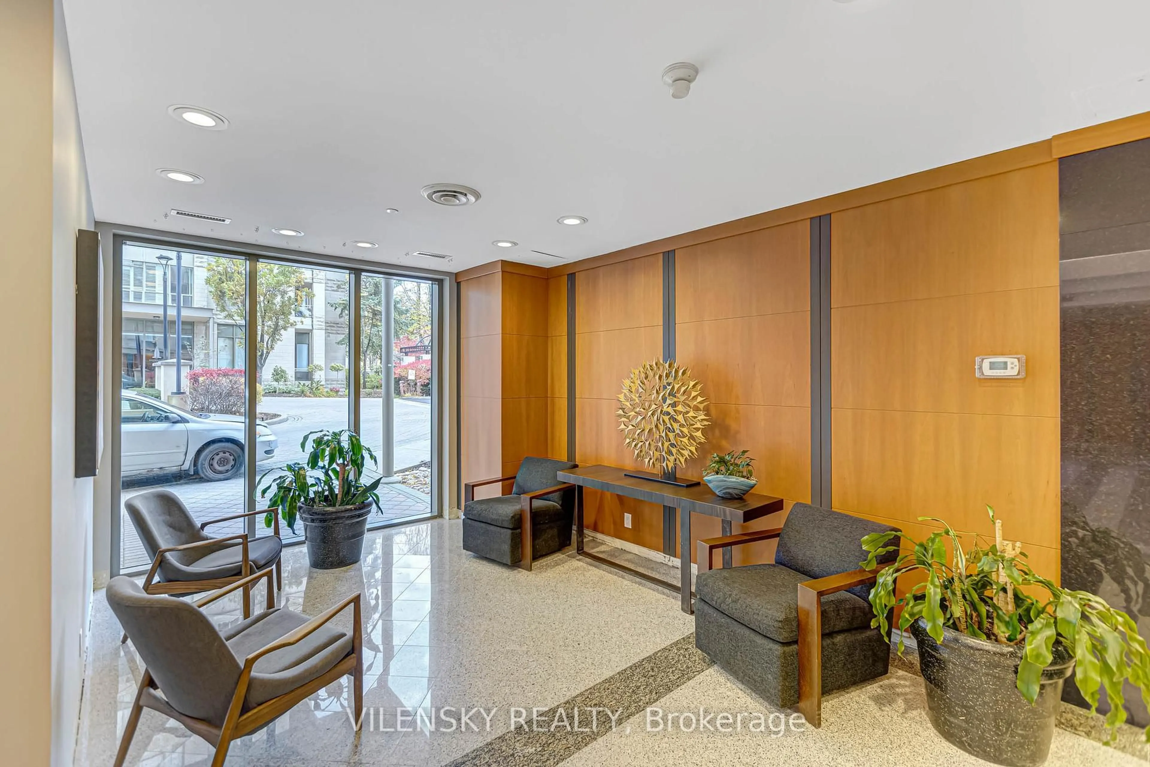 Indoor foyer for 256 Doris Ave #1206, Toronto Ontario M2N 6X8