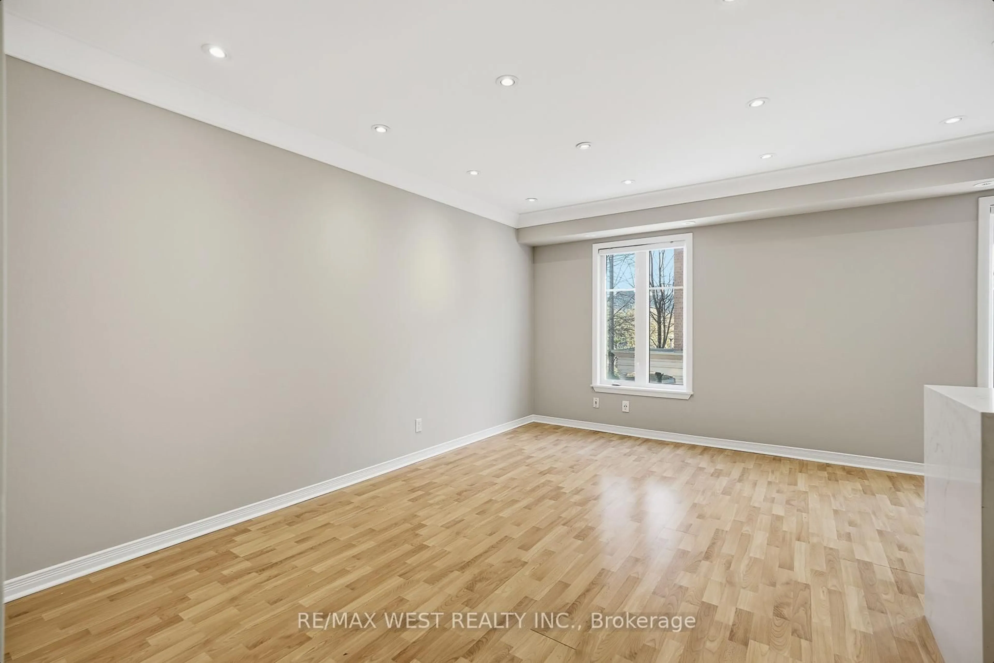 A pic of a room for 50 Western Battery Rd #904, Toronto Ontario M6K 3P1