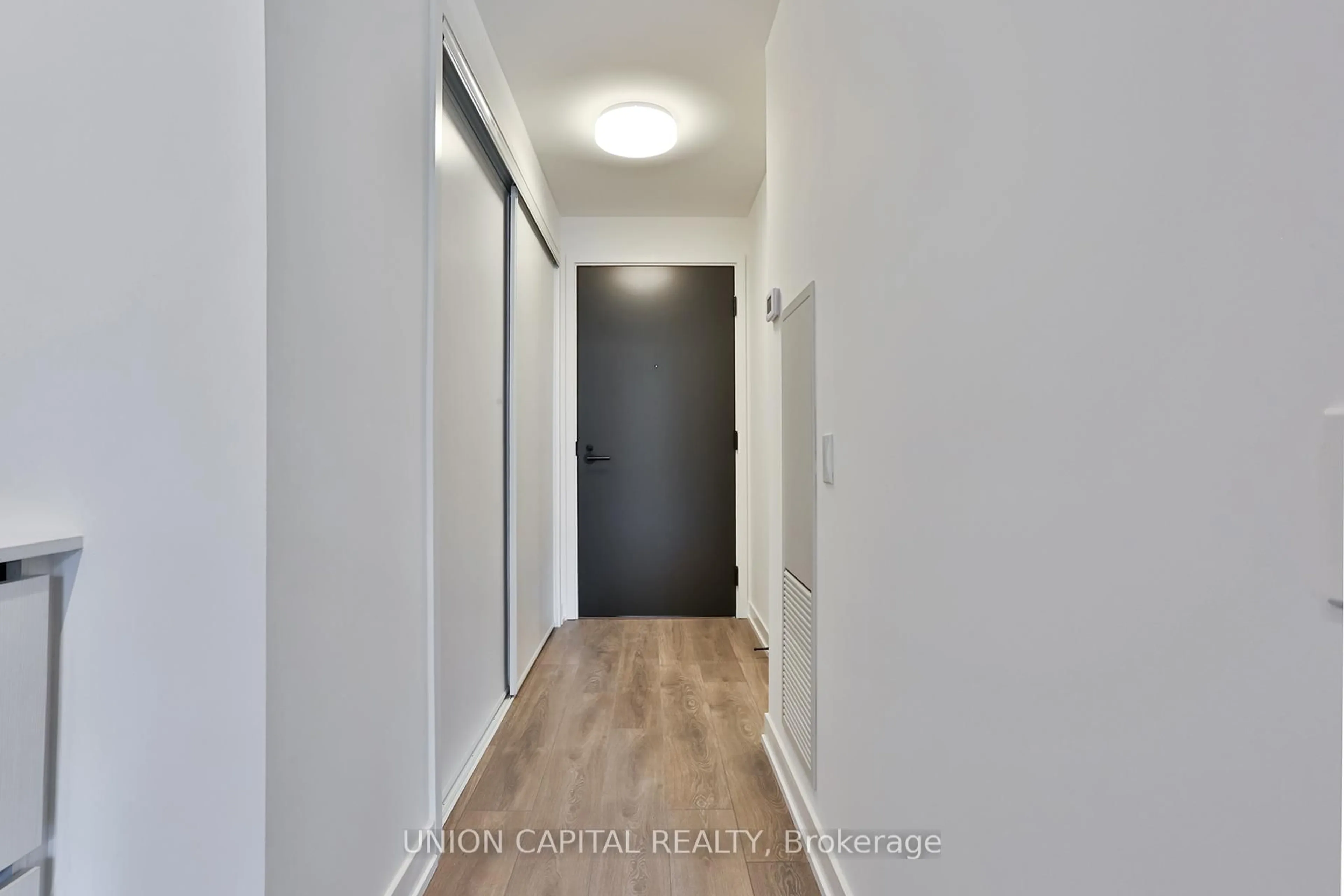 Indoor entryway for 108 Peter St #1111, Toronto Ontario M5V 0W2