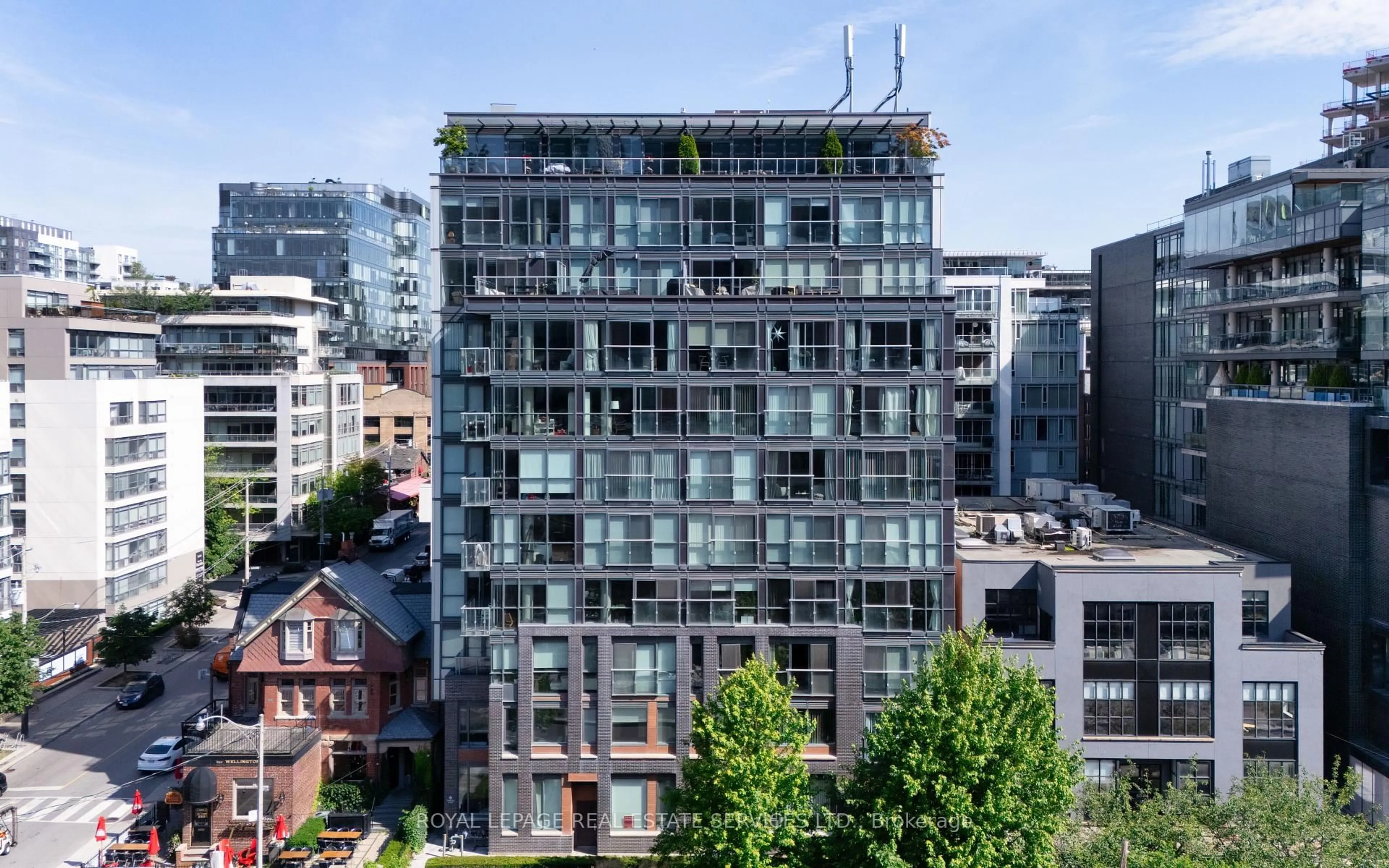 A pic from outside/outdoor area/front of a property/back of a property/a pic from drone, city buildings view from balcony for 508 Wellington St #611, Toronto Ontario M5V 1E3