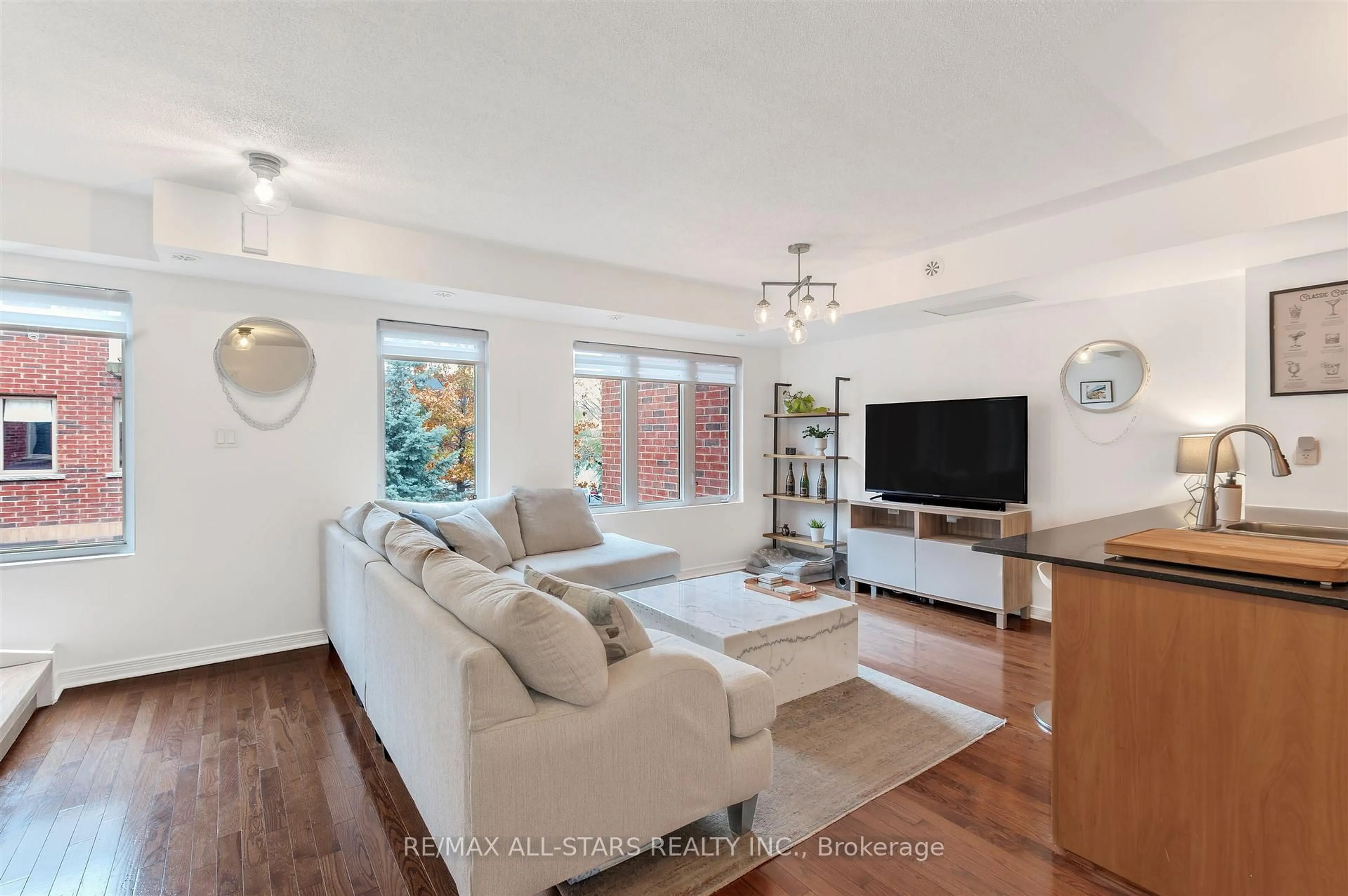 Living room with furniture, unknown for 11 Ruttan St #215, Toronto Ontario M6P 0A1