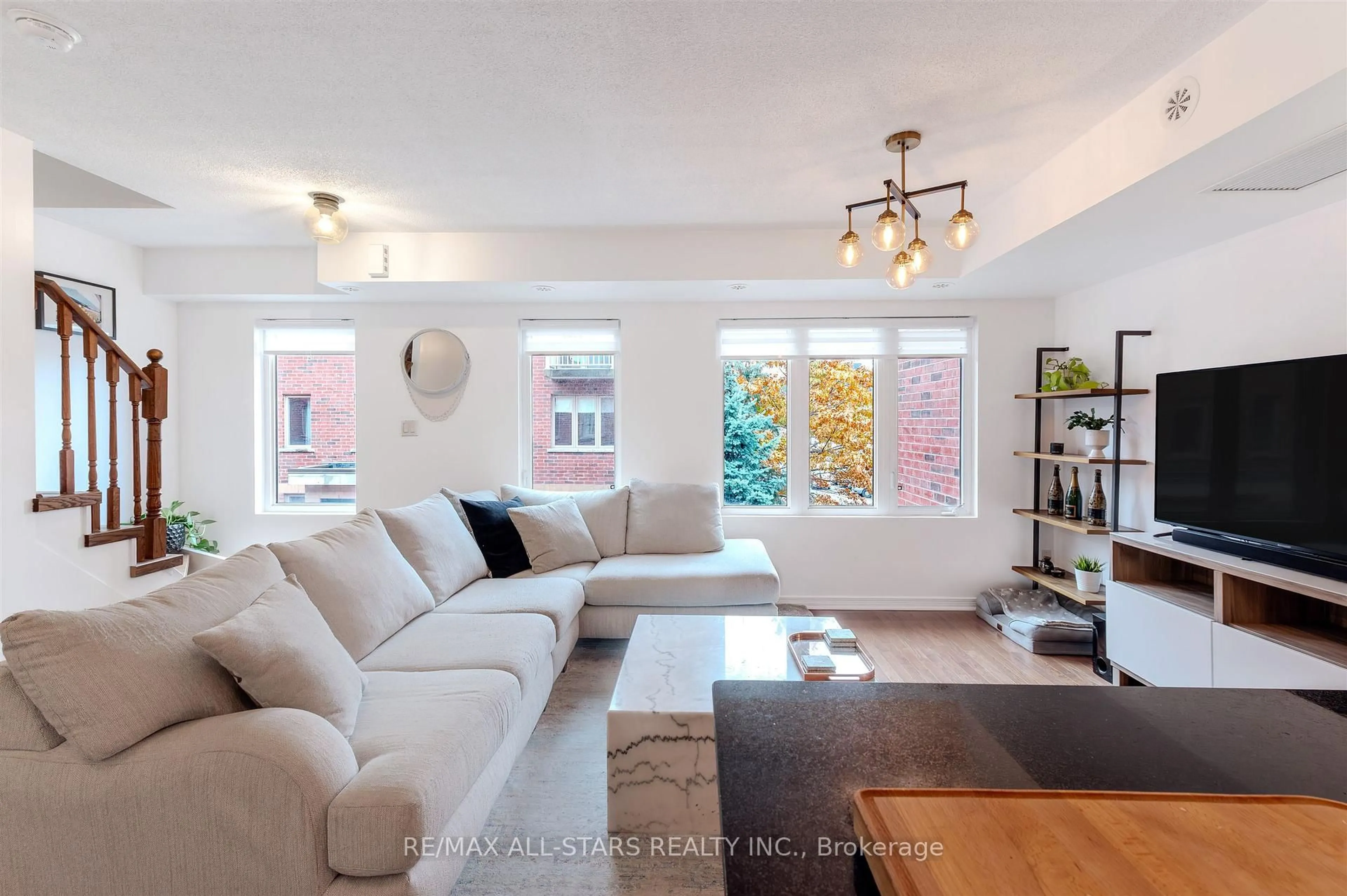 Living room with furniture, unknown for 11 Ruttan St #215, Toronto Ontario M6P 0A1