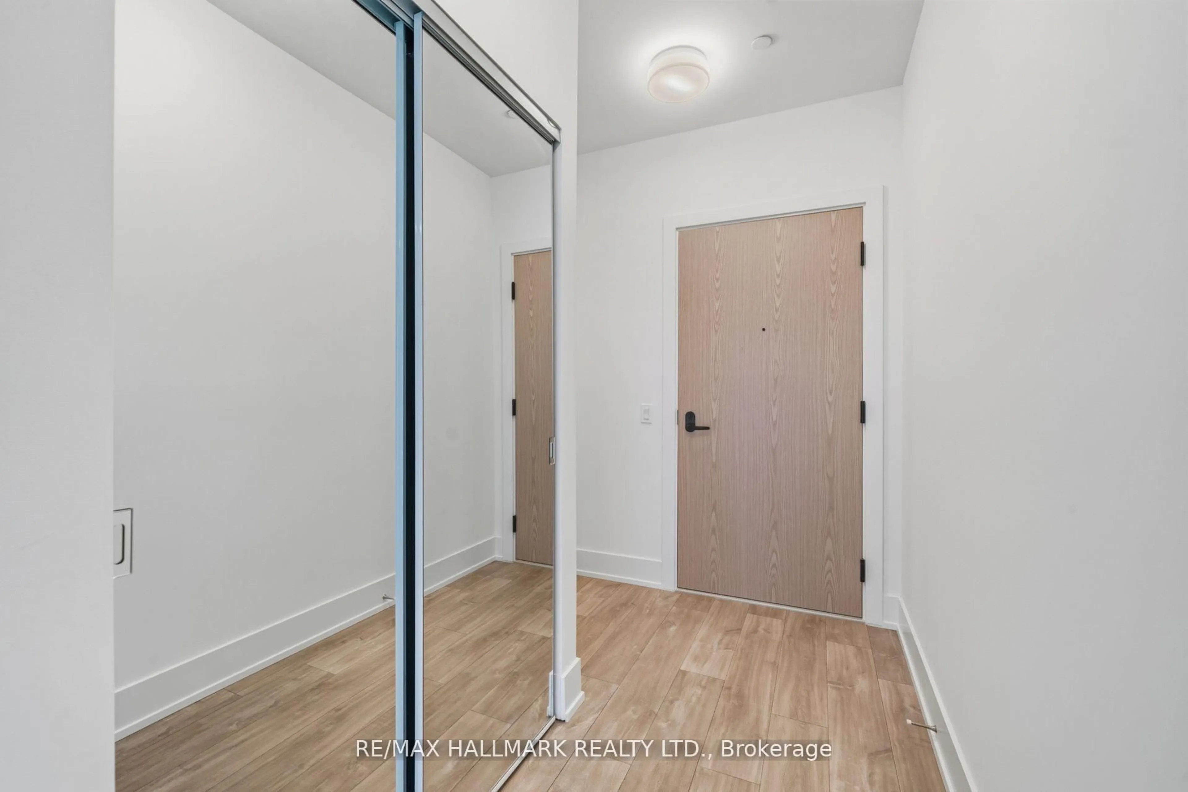 Unknown for 10 Inn On The Park Dr #1906, Toronto Ontario M3C 0P9