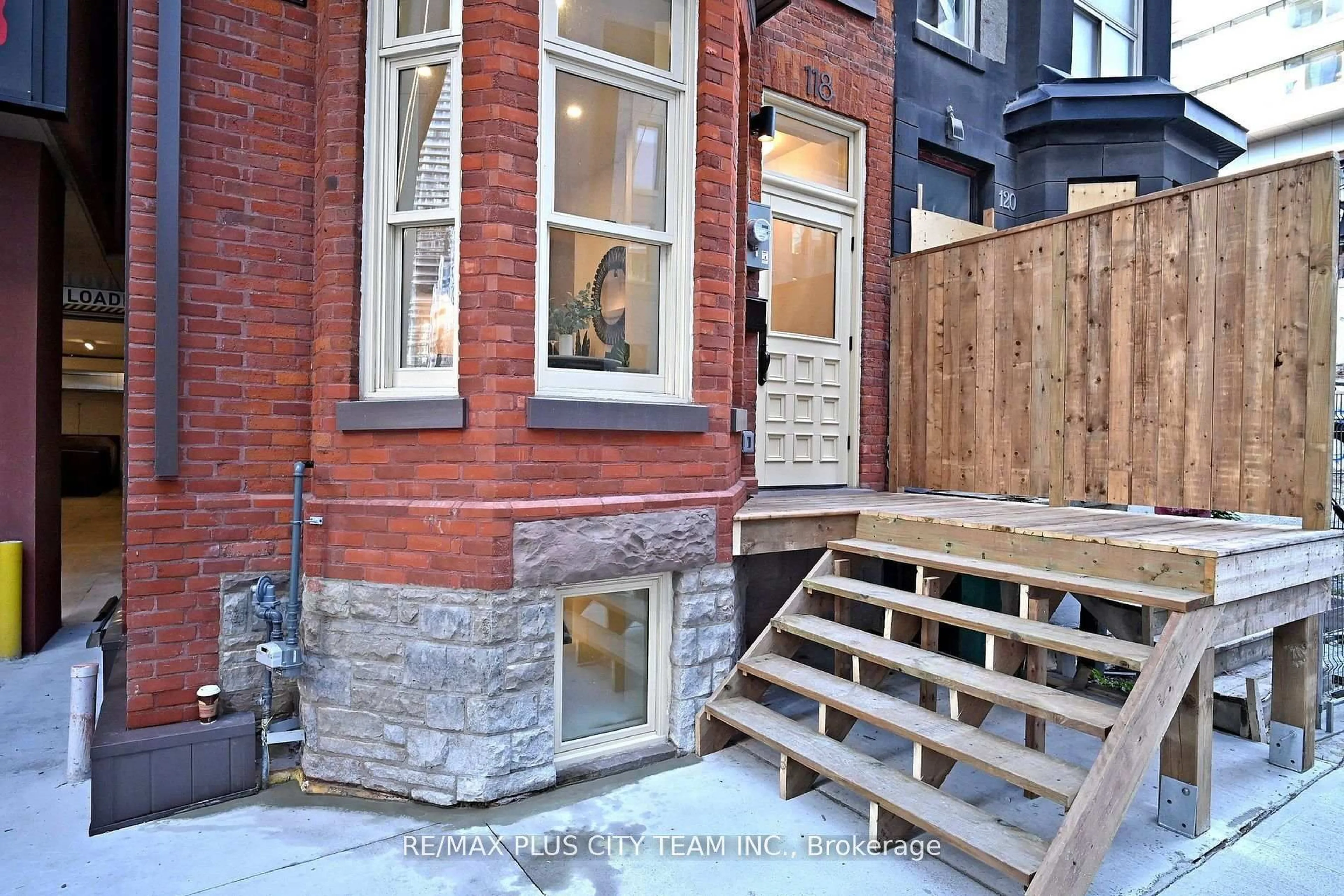 Home with brick exterior material, street for 118 Peter St, Toronto Ontario M5V 2G7