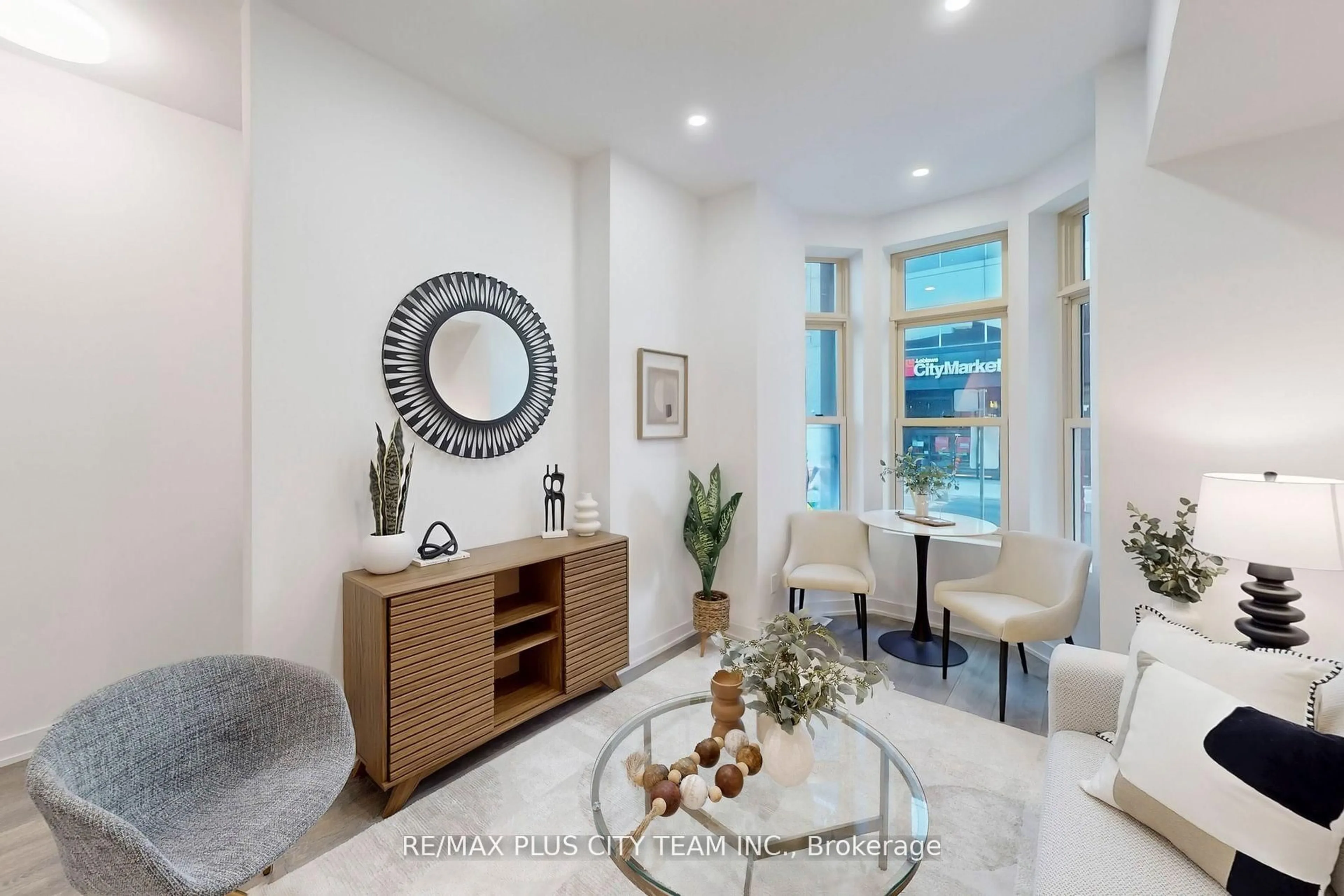 Living room with furniture, unknown for 118 Peter St, Toronto Ontario M5V 2G7