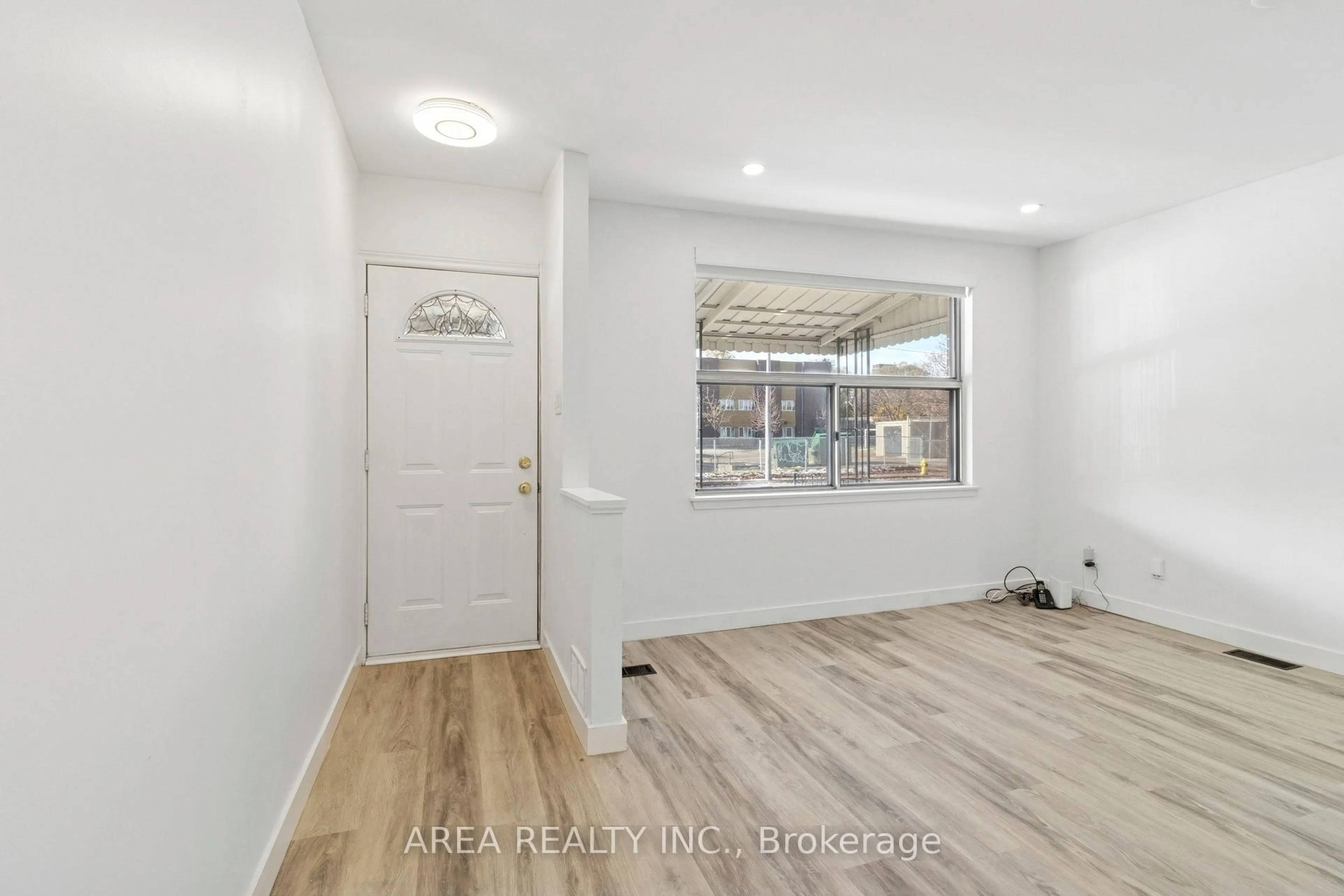 Indoor entryway for 497 Ossington Ave, Toronto Ontario M6G 3T3