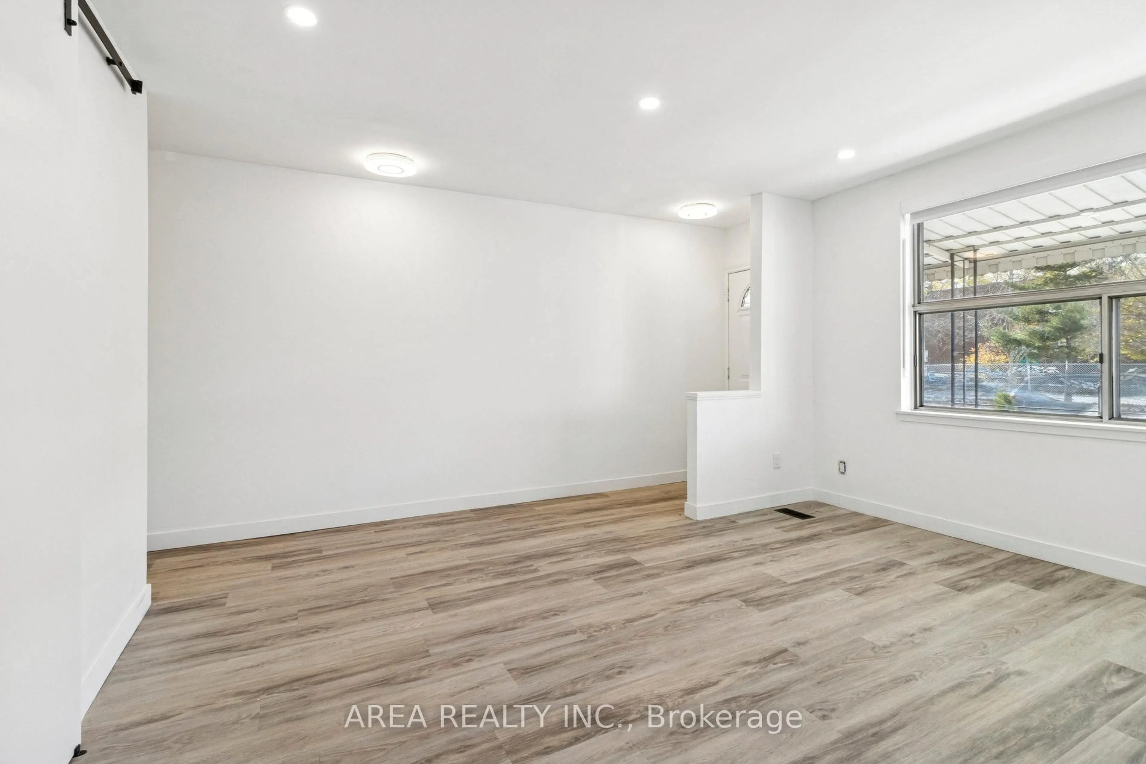 A pic of a room for 497 Ossington Ave, Toronto Ontario M6G 3T3