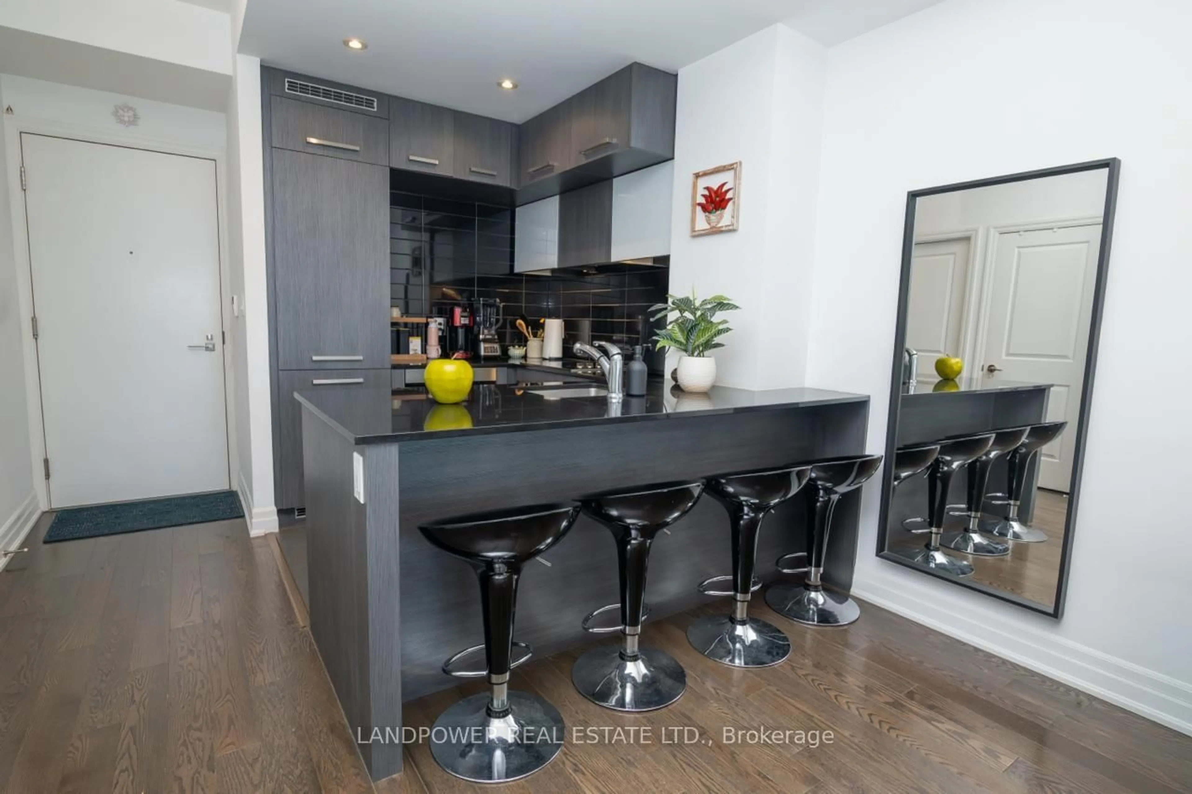 Contemporary kitchen, unknown for 8 The Esplanade #1409, Toronto Ontario M5E 0A6