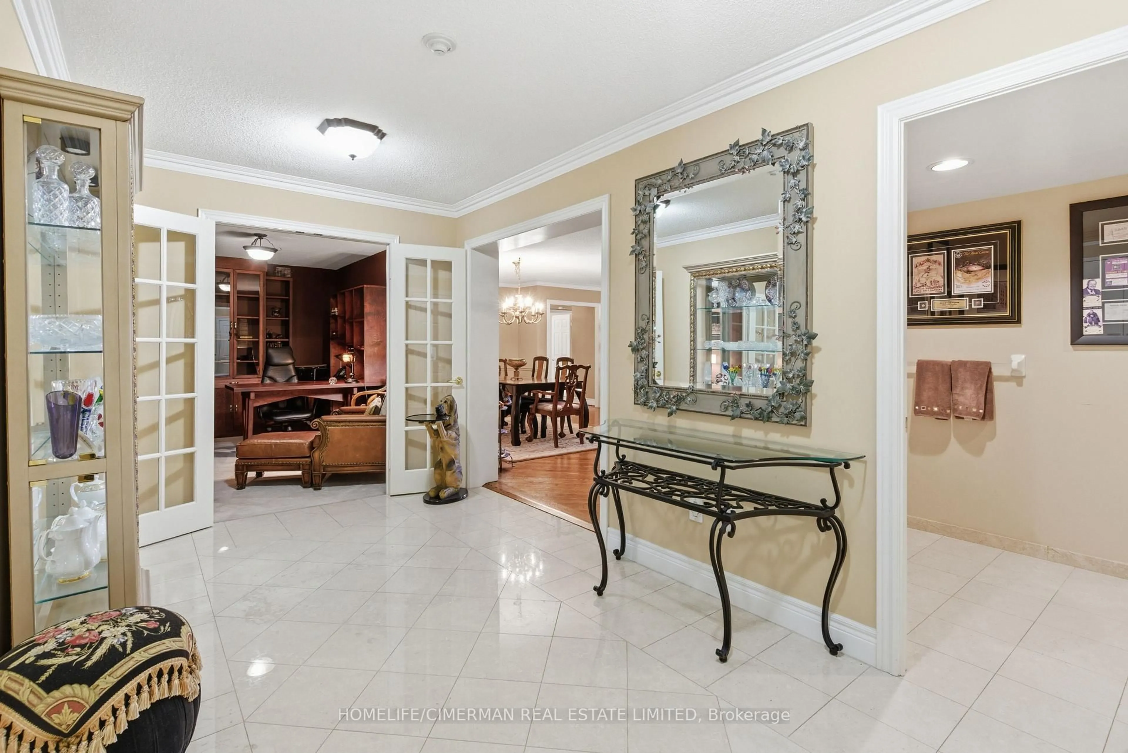 Indoor foyer for 89 Skymark Dr #607, Toronto Ontario M2H 3S6