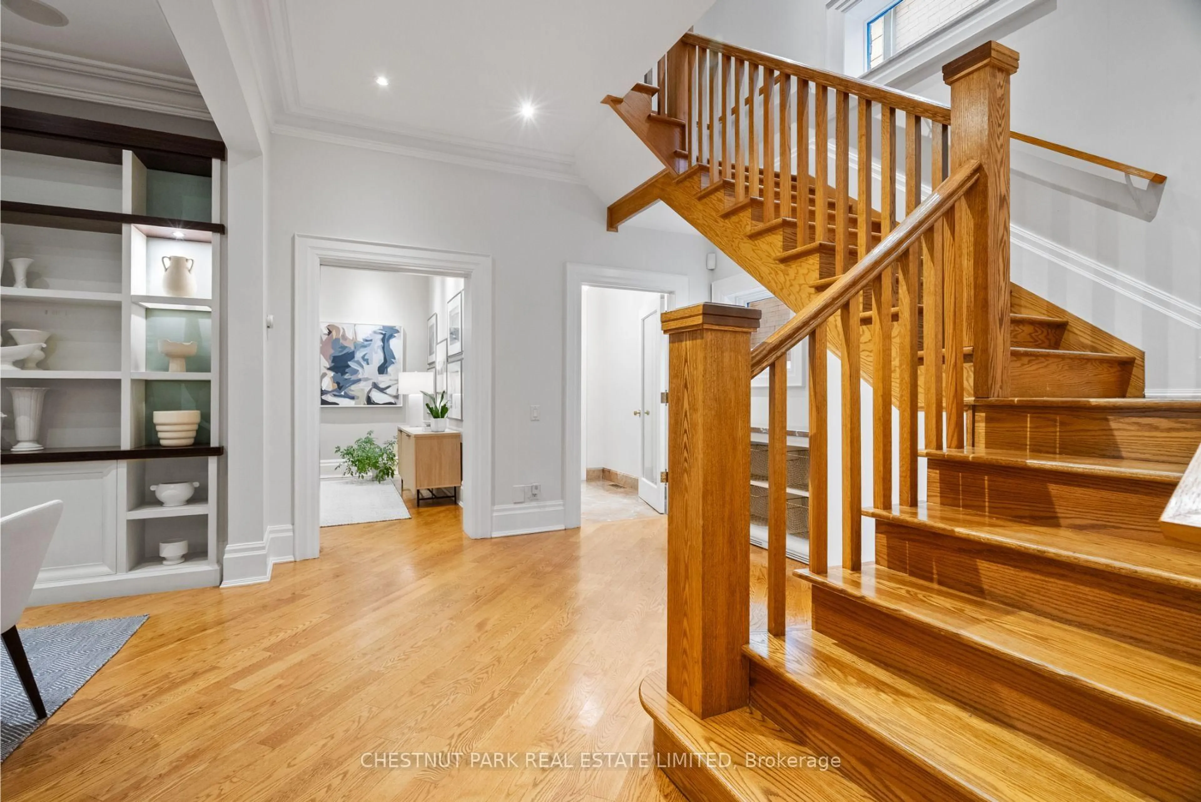 Indoor entryway for 46 Lowther Ave, Toronto Ontario M5R 1C6