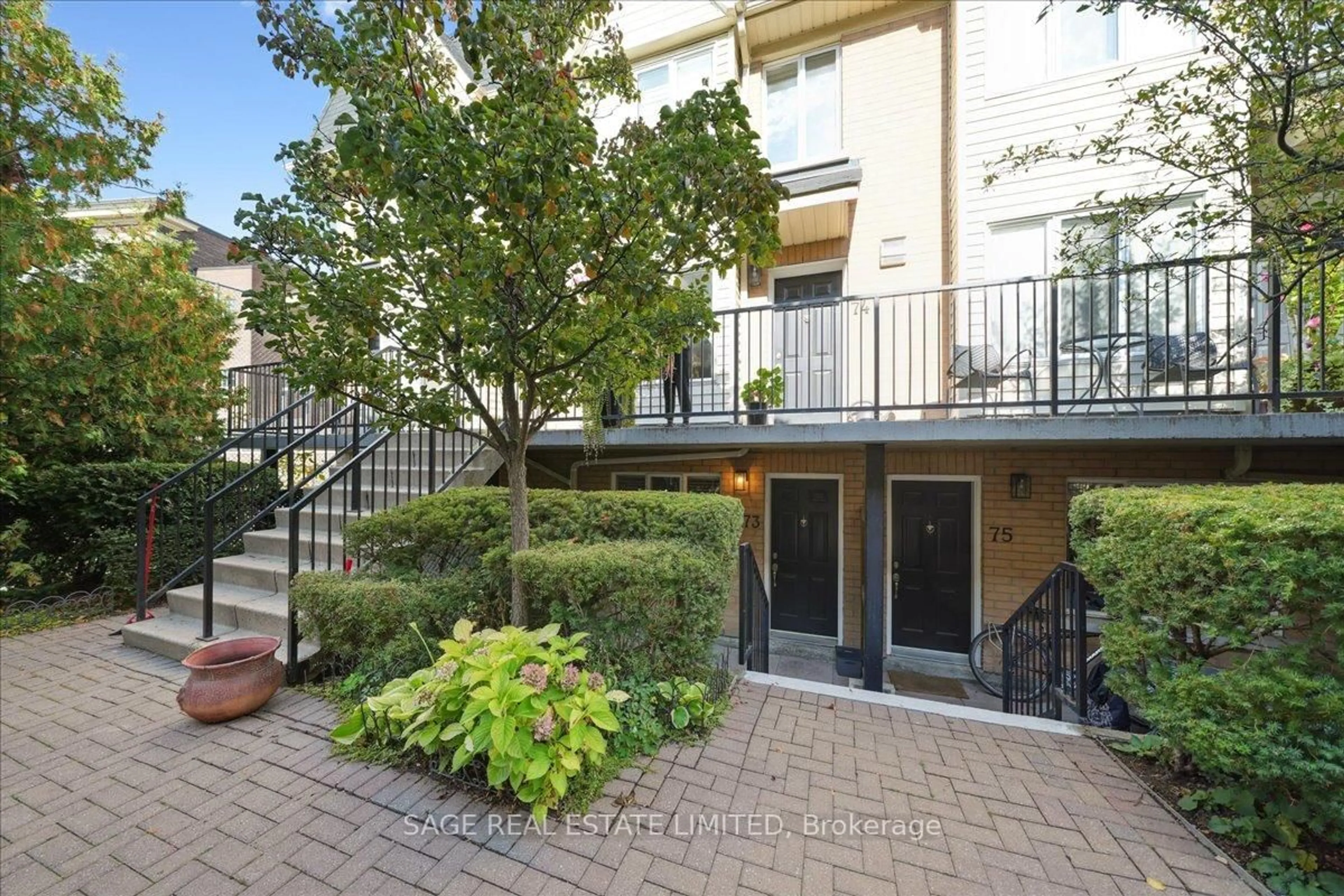 Patio, street for 208 Niagara St #73, Toronto Ontario M6J 3W5