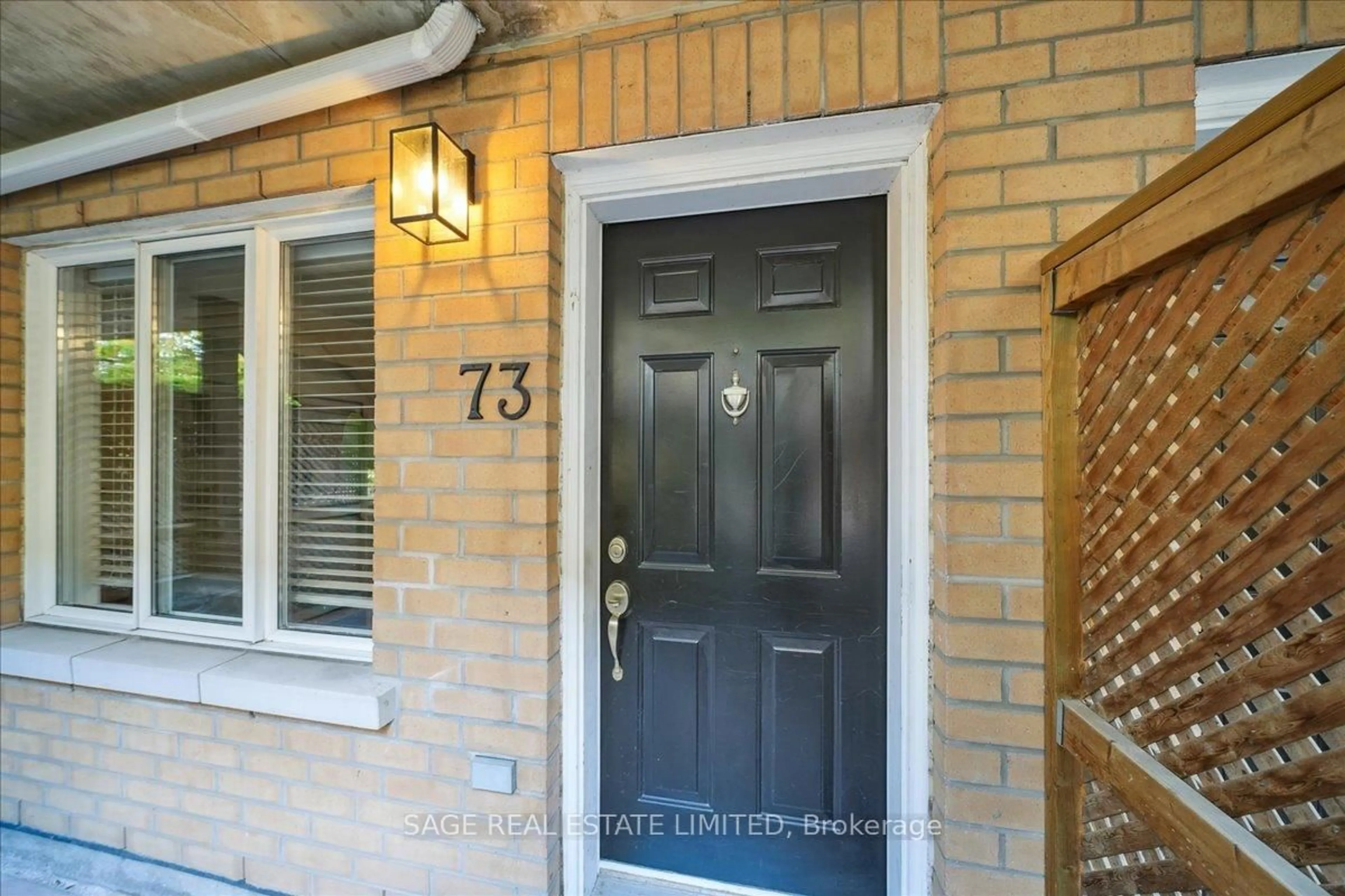 Indoor entryway for 208 Niagara St #73, Toronto Ontario M6J 3W5