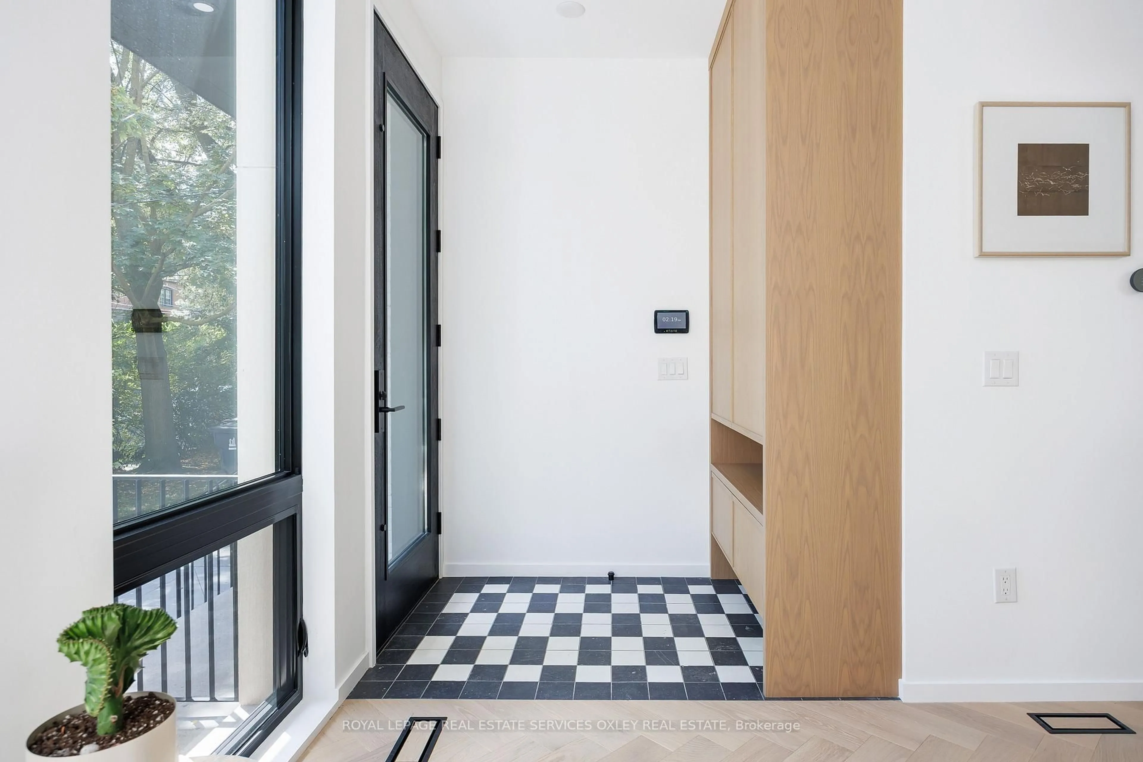 Indoor entryway for 20A Gormley Ave, Toronto Ontario M4V 1Y8