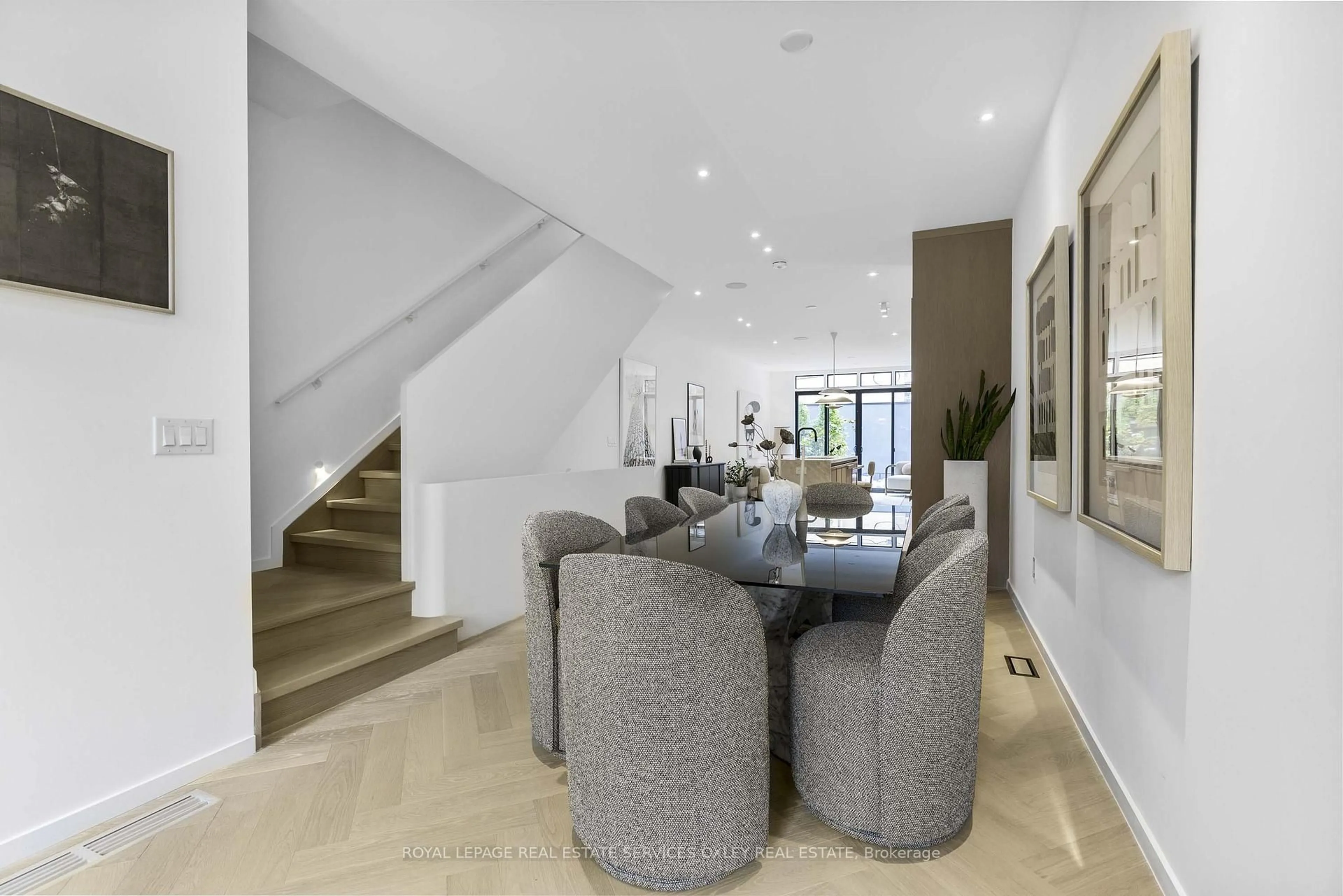 Indoor foyer for 20A Gormley Ave, Toronto Ontario M4V 1Y8