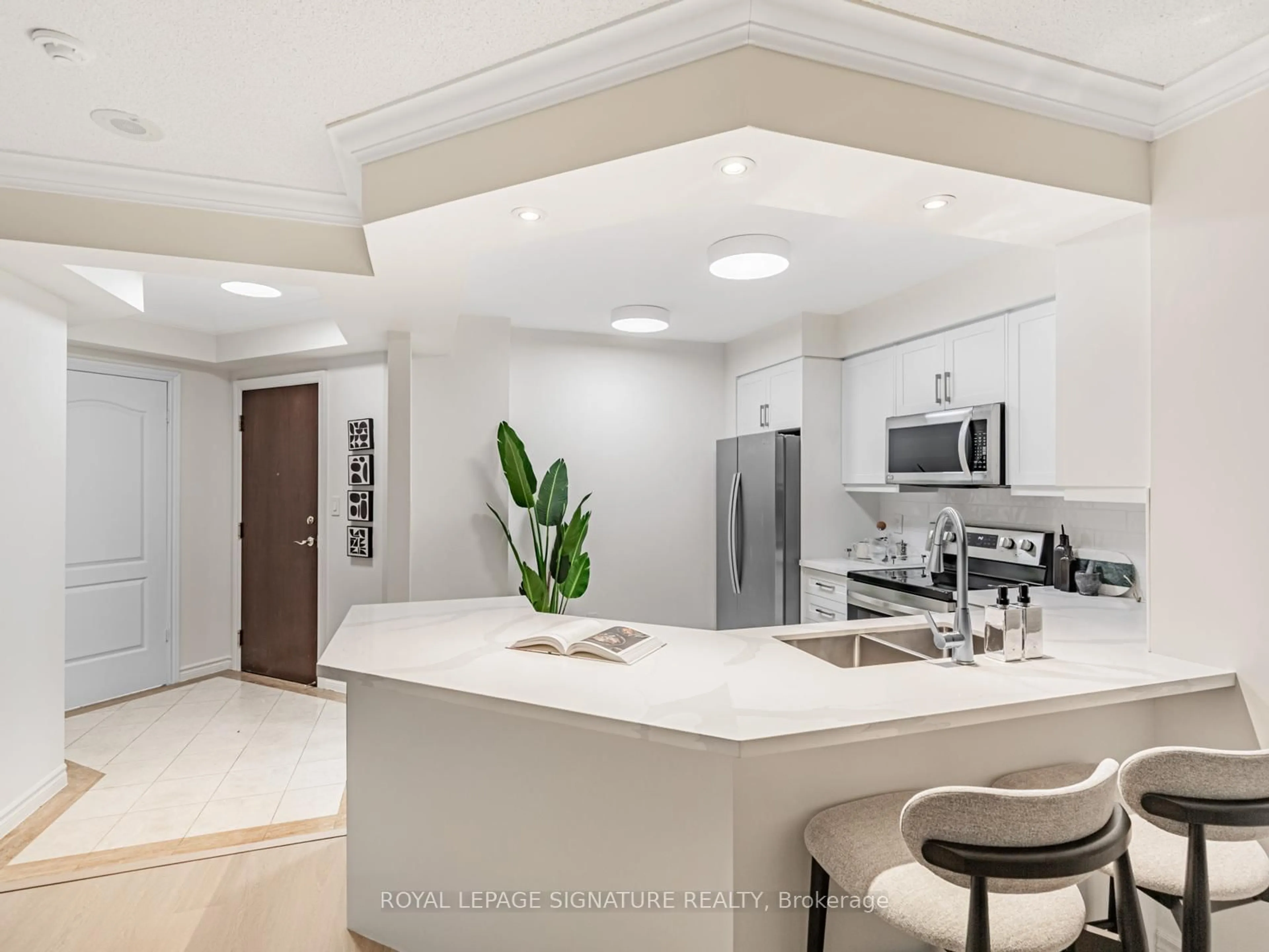 Open concept kitchen, ceramic/tile floor for 28 William Carson Cres #219, Toronto Ontario M2P 2H1