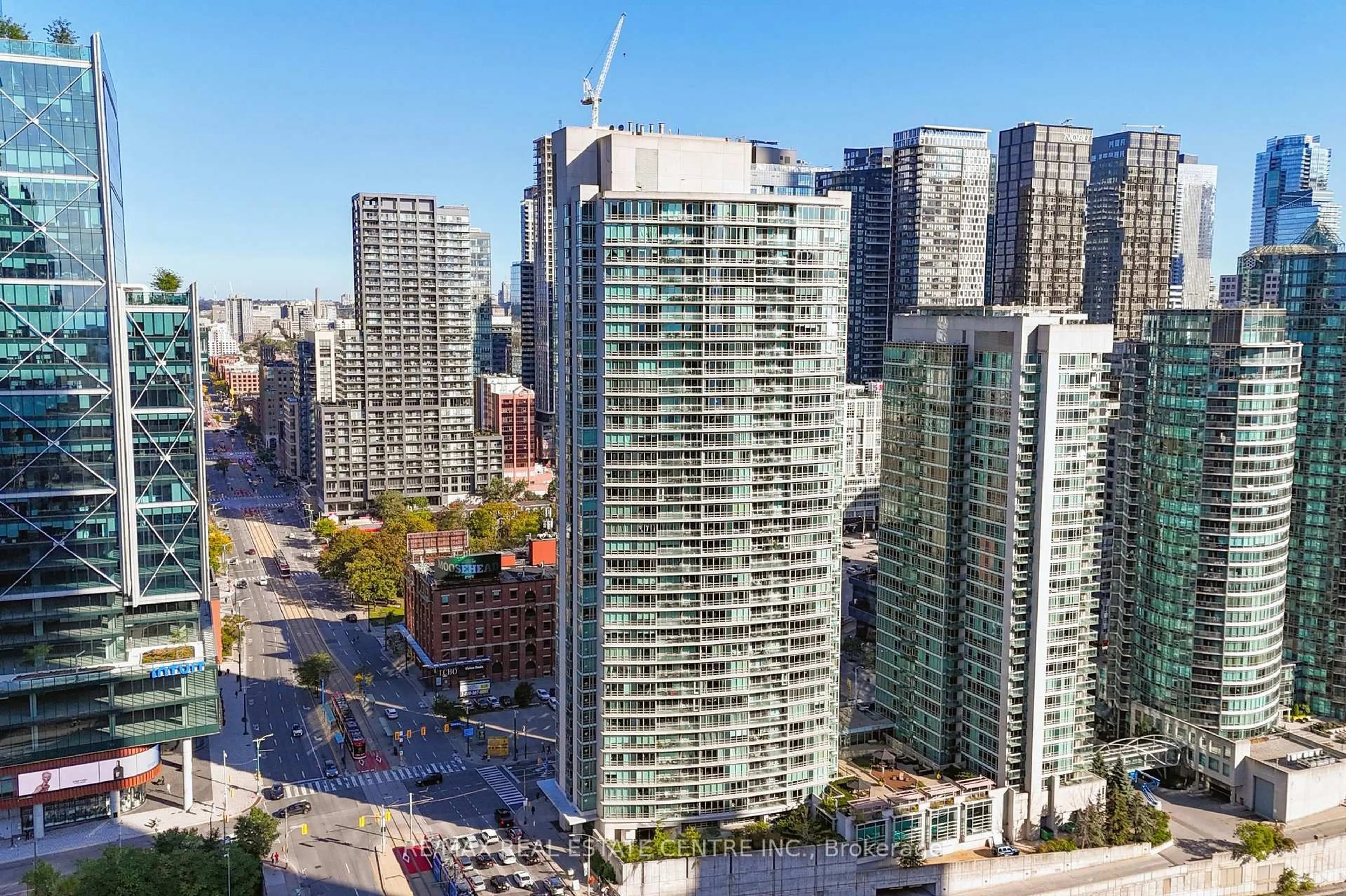 A pic from outside/outdoor area/front of a property/back of a property/a pic from drone, city buildings view from balcony for 397 Front St #1010, Toronto Ontario M5V 3S1