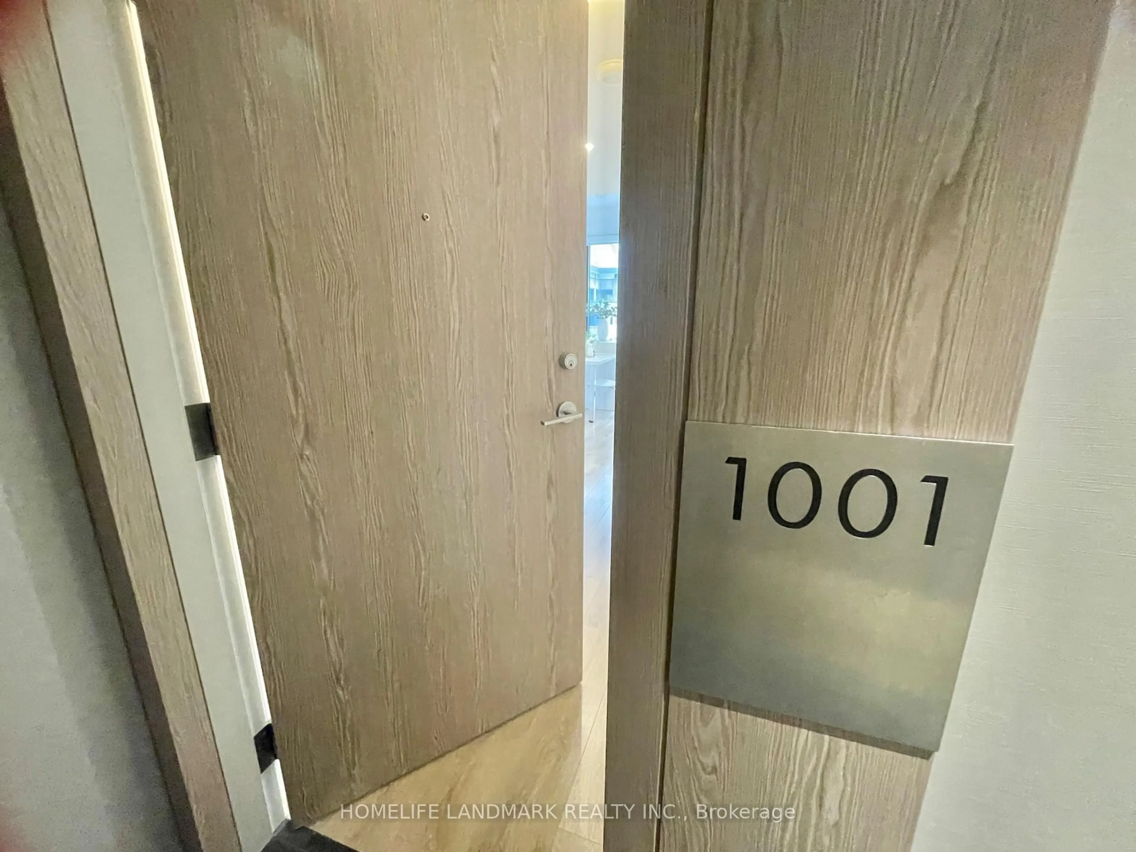 Indoor foyer for 215 Queen St #1001, Toronto Ontario M5V 0P5