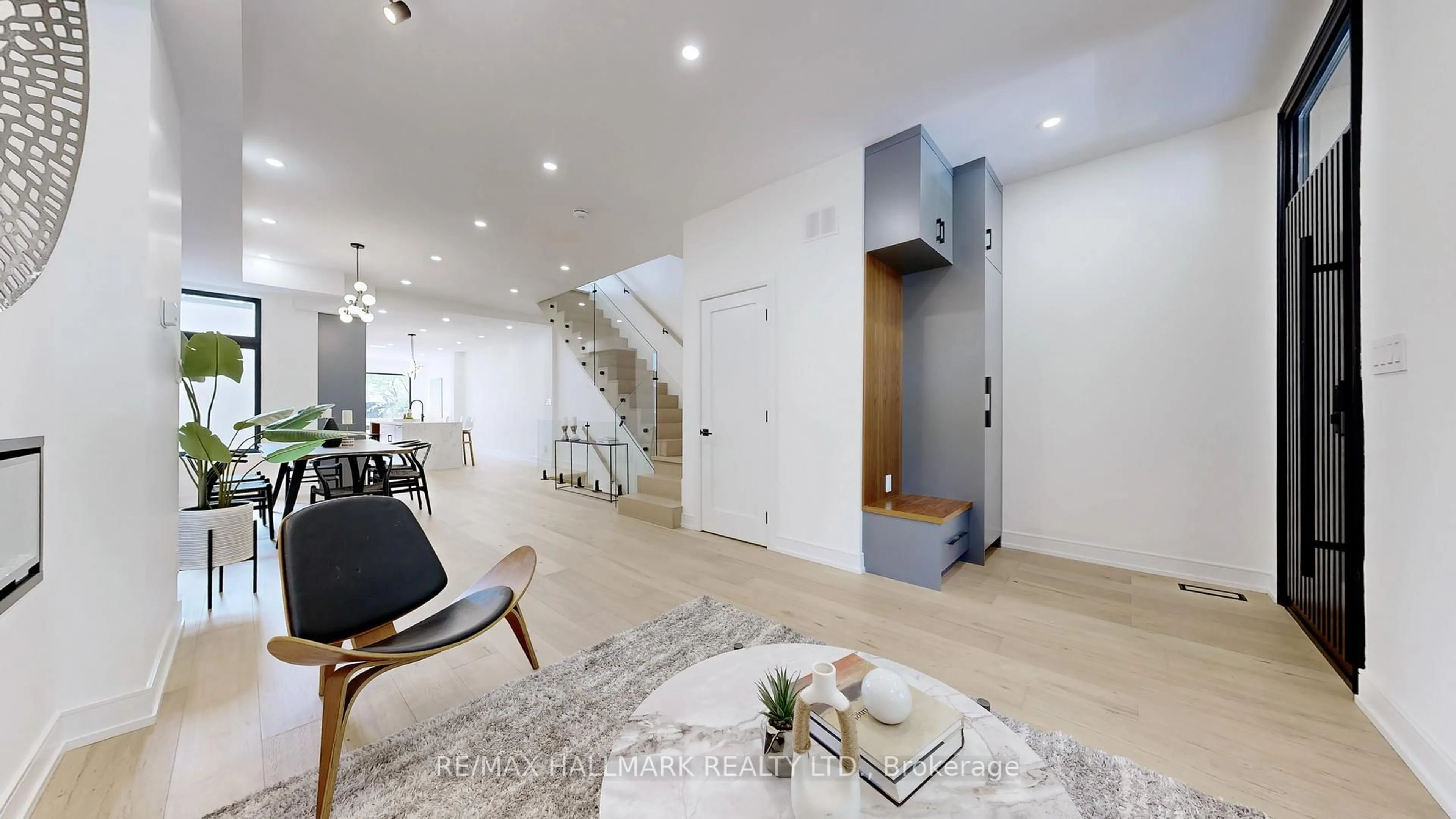 Unknown for 122 Crawford St, Toronto Ontario M6J 2V4