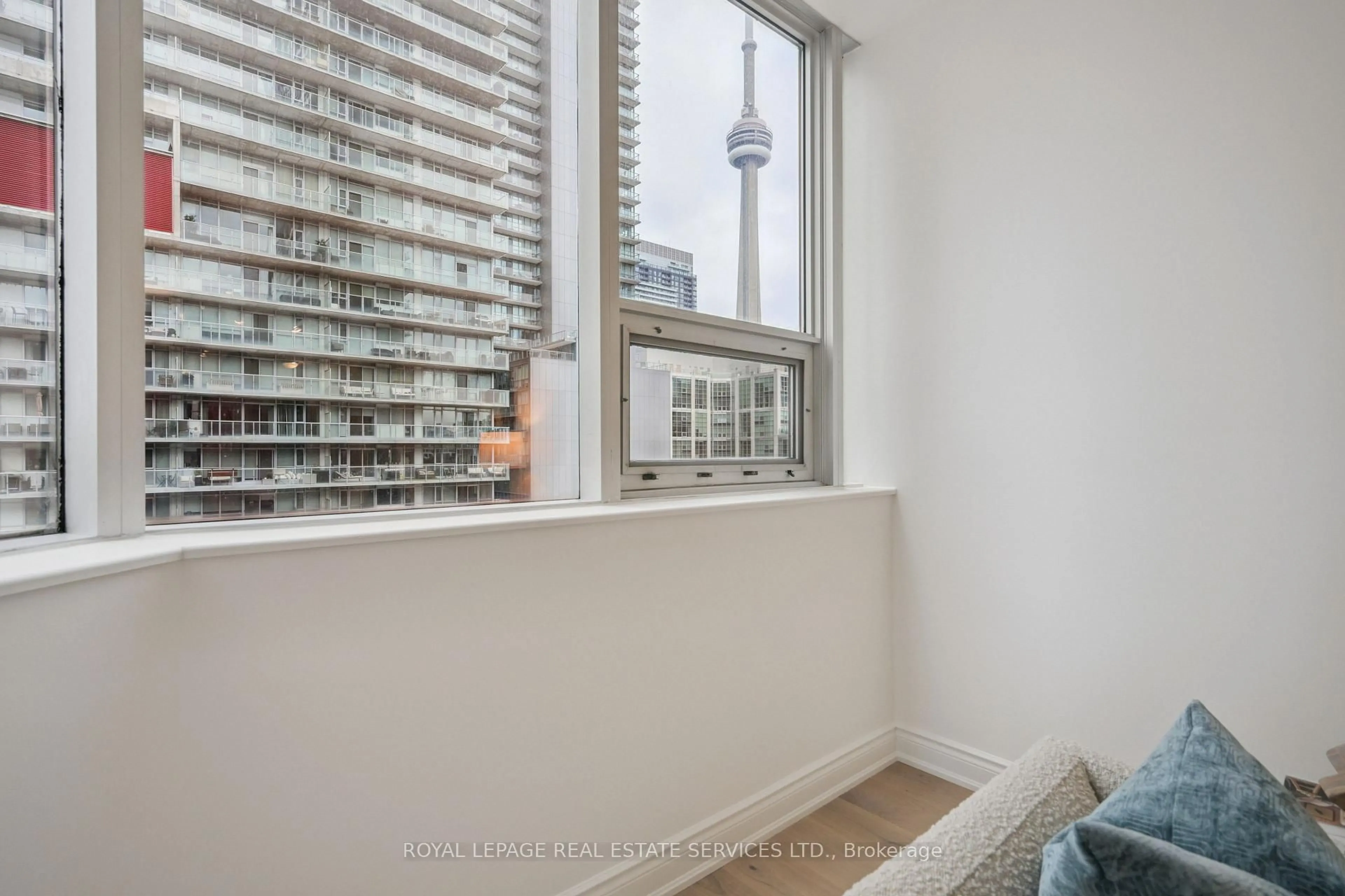 A pic of a room for 393 King St #904, Toronto Ontario M5V 3G8