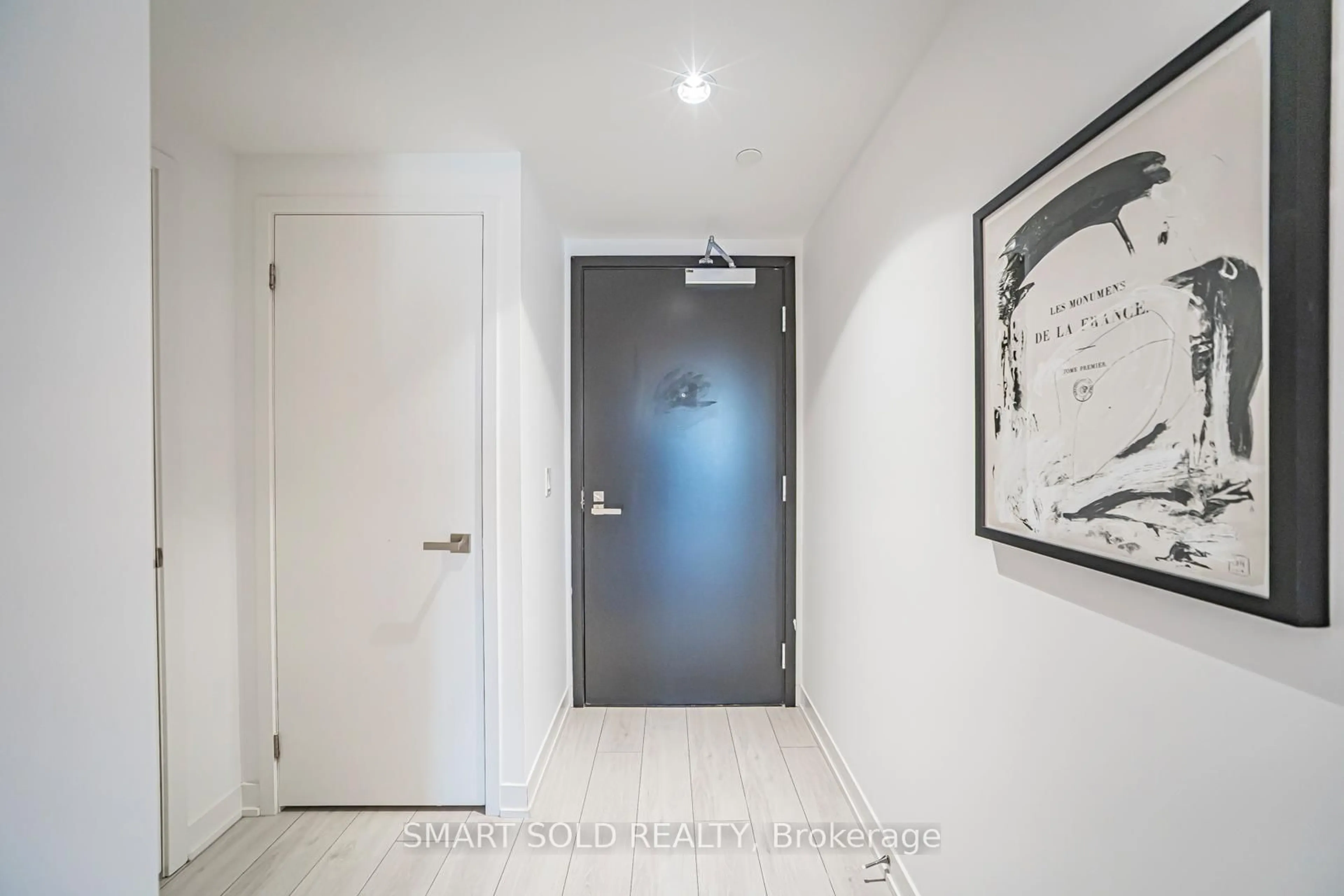 Indoor entryway for 31 Tippett Rd #207, Toronto Ontario M3H 2V1