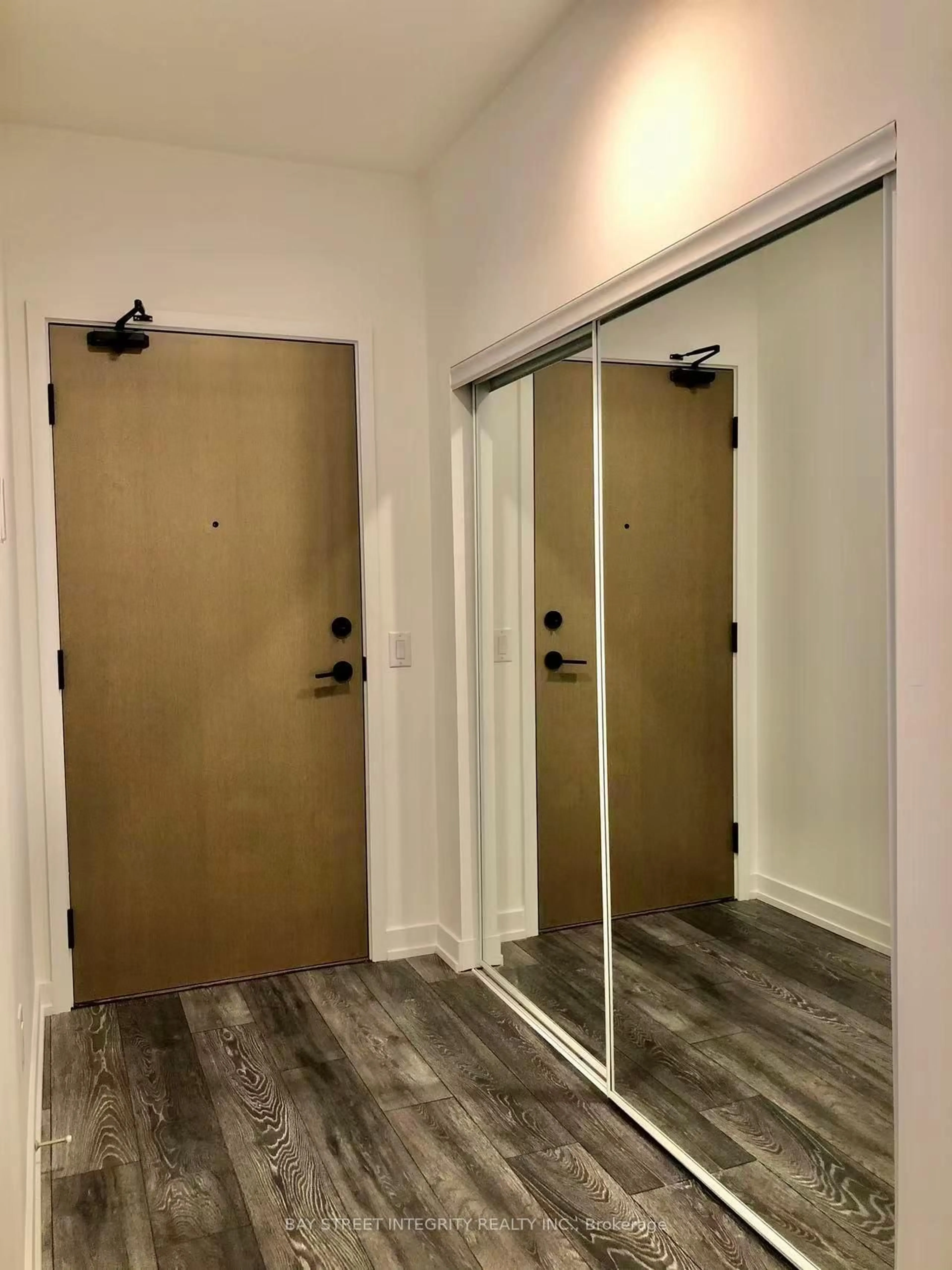 Indoor entryway for 225 Sumach St #W1012, Toronto Ontario M5A 0P8