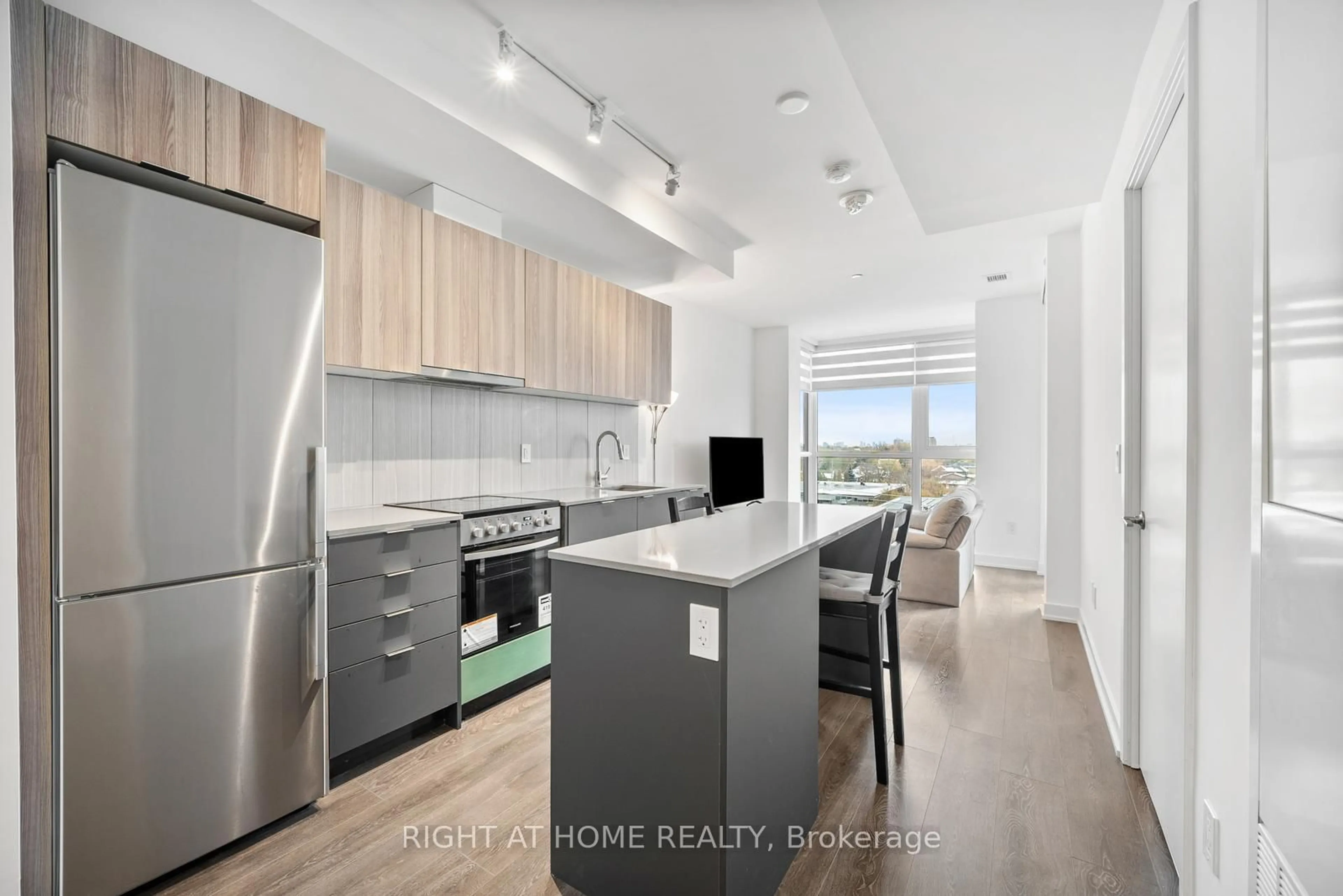 Open concept kitchen, unknown for 8 Tippett Rd #607, Toronto Ontario M3H 0E7